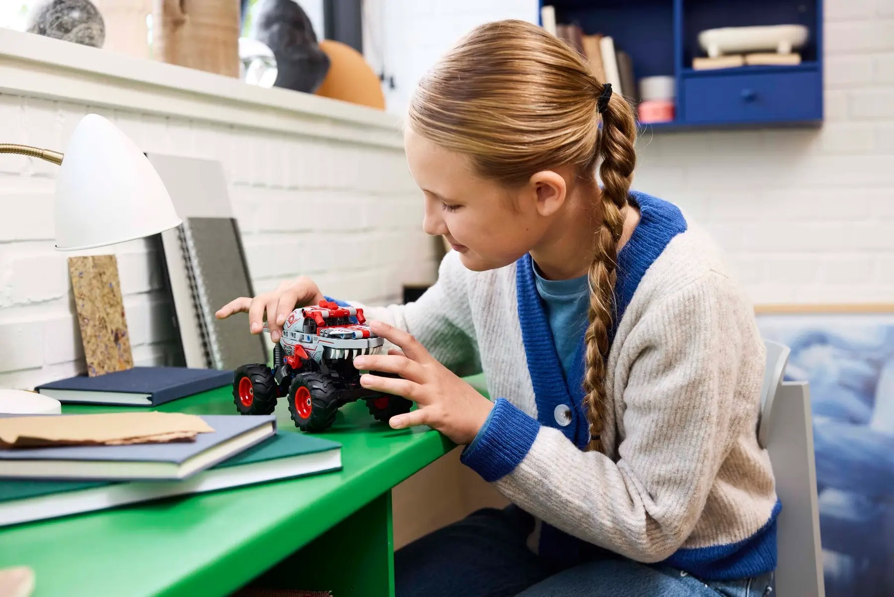 LEGO 42200 Technic Monster Jam ThunderROARus с инерционным двигателем фото 9