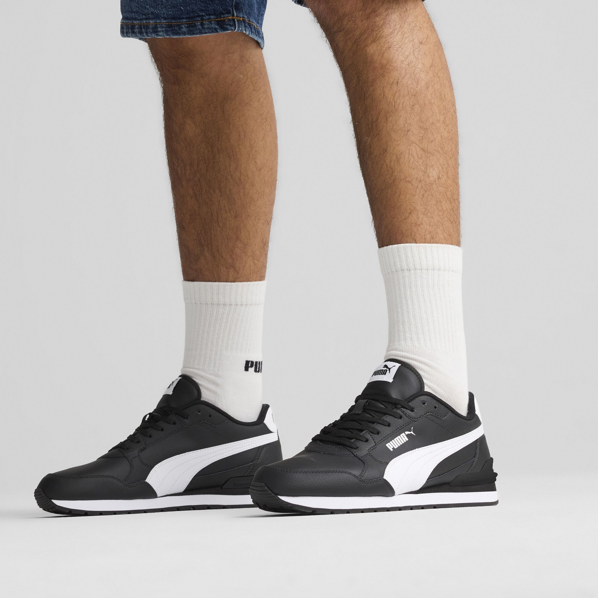 Кроссовки Puma ST Runner v4 L 399068-01 44 (9.5 UK) черно-белые фото 