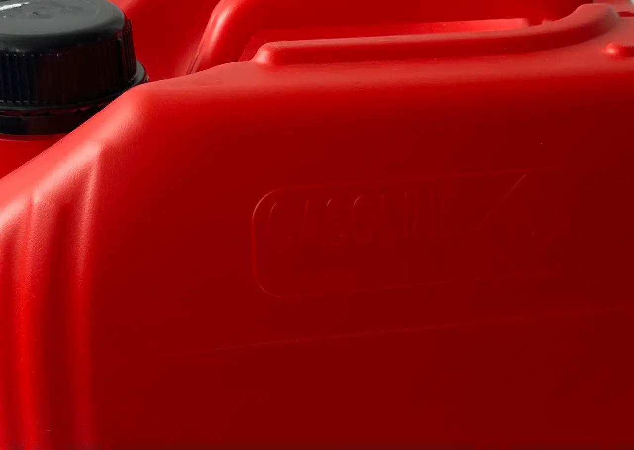 Канистра для топлива Poputchik пластиковая 10л красная с крышкой (4820238360181) фото