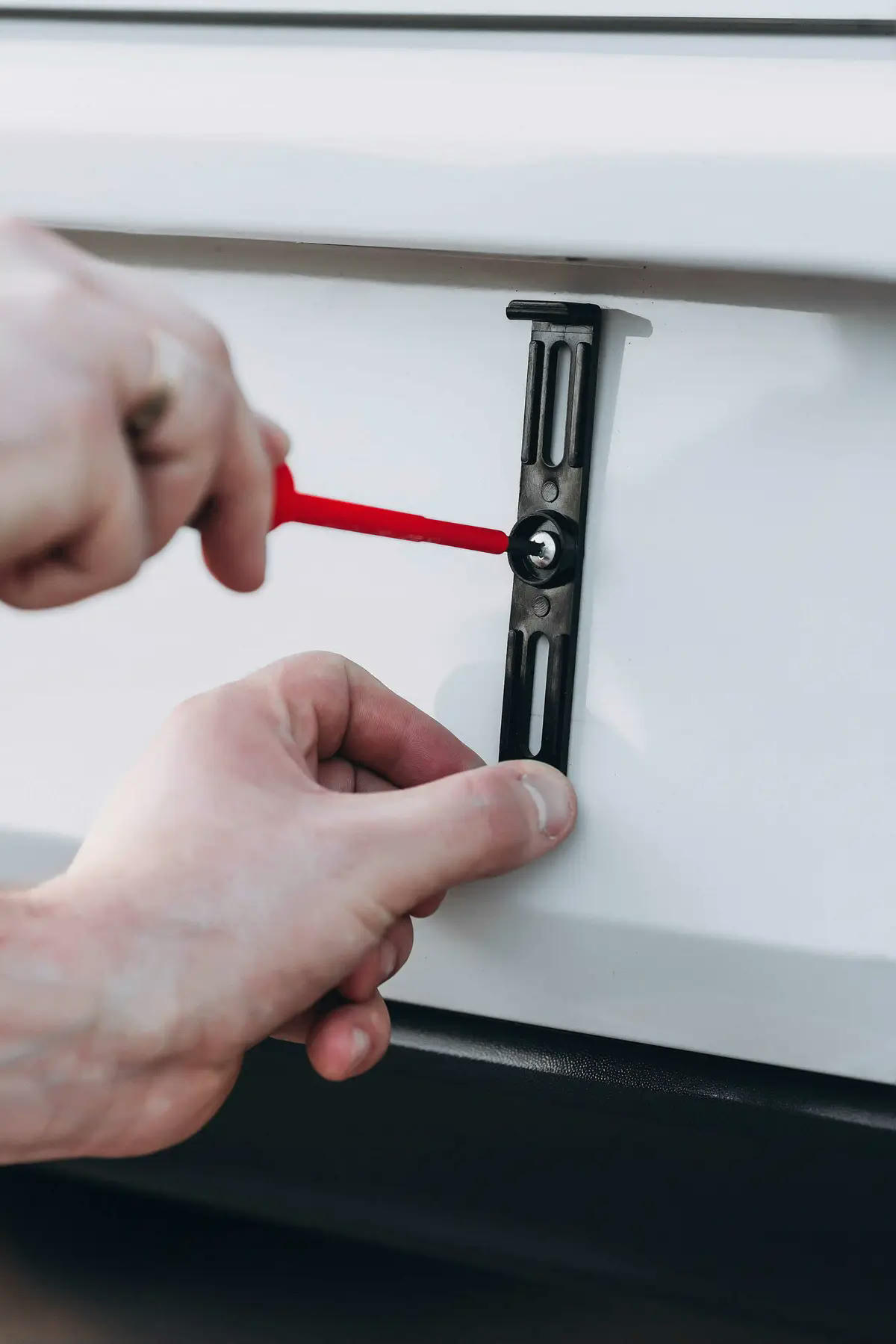 Рамки номерного знака Poputchik невидимки прозрачные 4шт (24-052-IS) фото 7