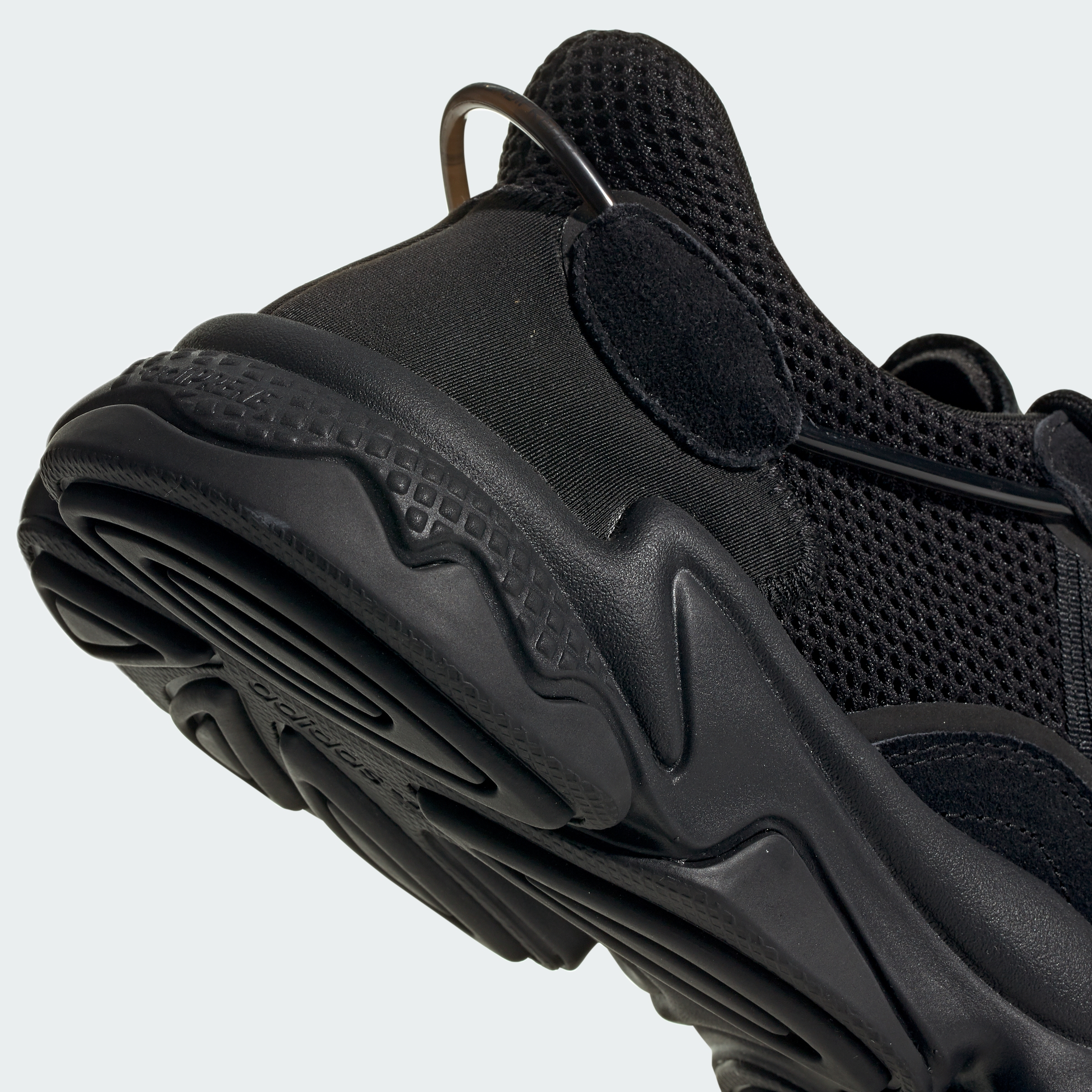 Кроссовки Adidas Ozweego EE6999 46 2/3 (11.5 UK) черные фото 