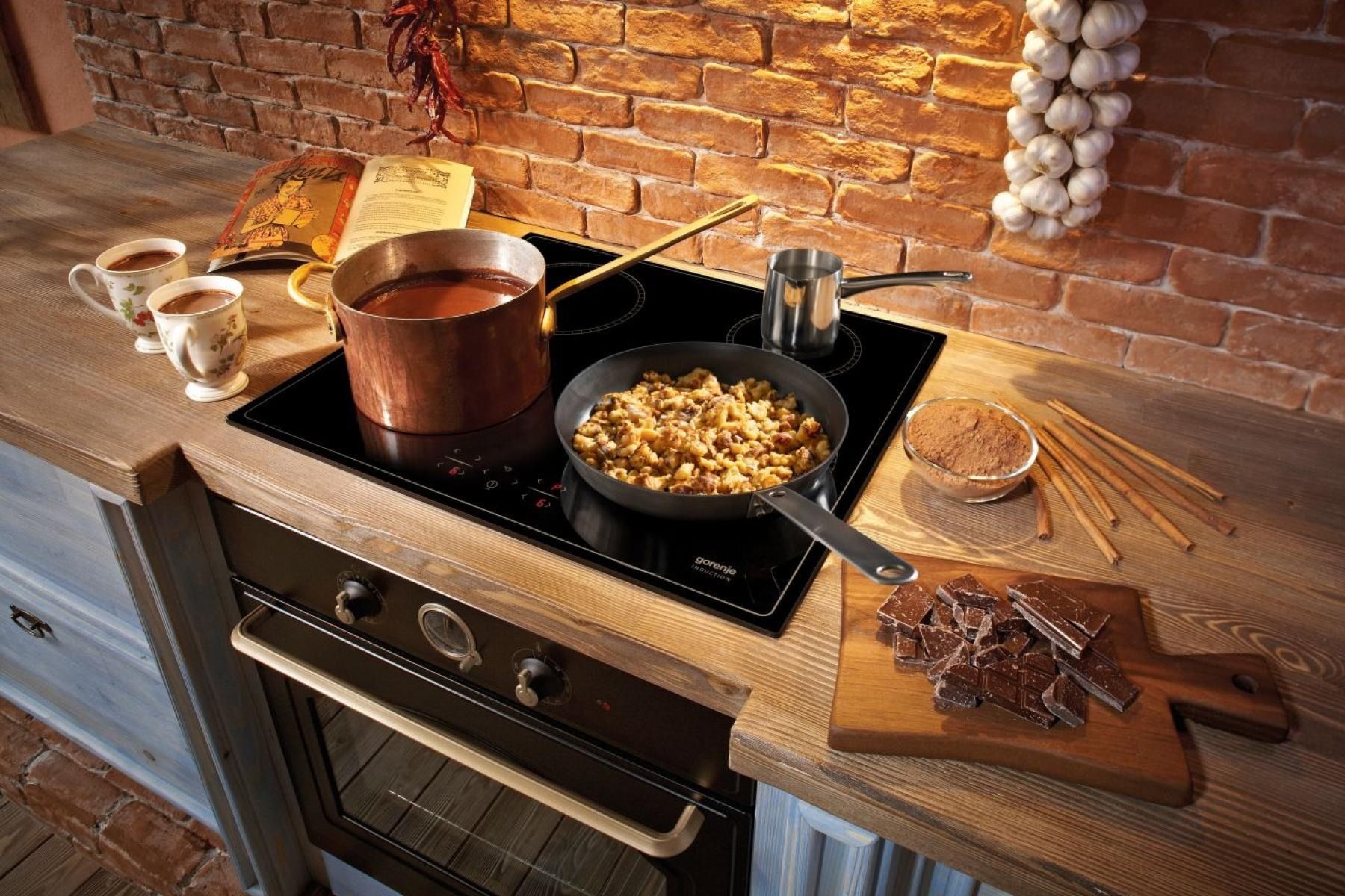 Варочная поверхность индукционная Gorenje GI6401CLBSC фото 15