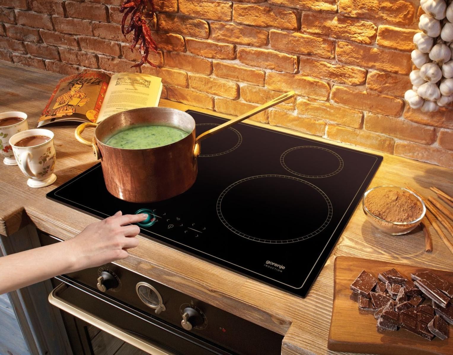 Варочная поверхность индукционная Gorenje GI6401CLBSC фото 14