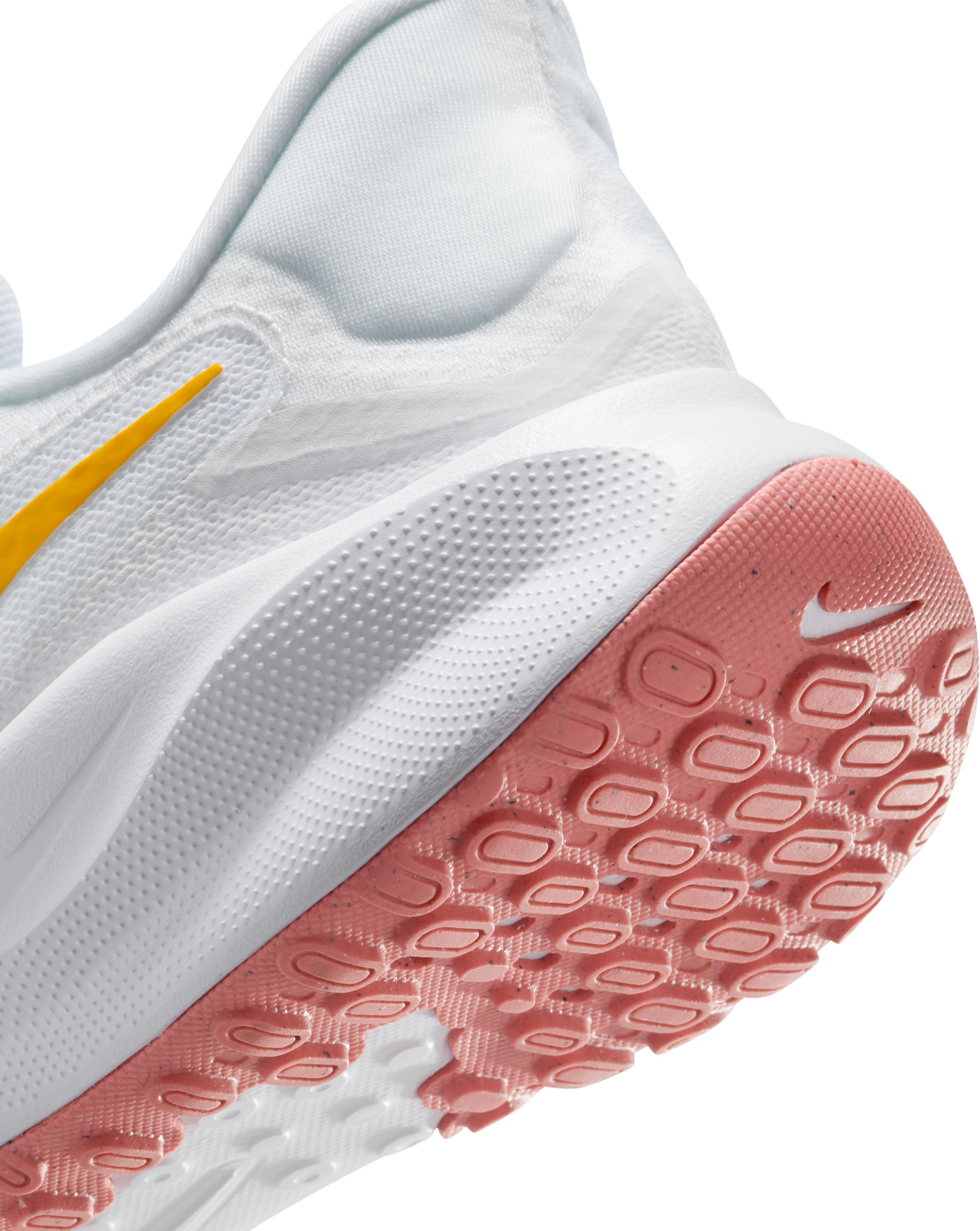 Кроссовки женские Nike W Revolution 7 Easyon FN7999-100 40 (8.5 US) белые фото 6