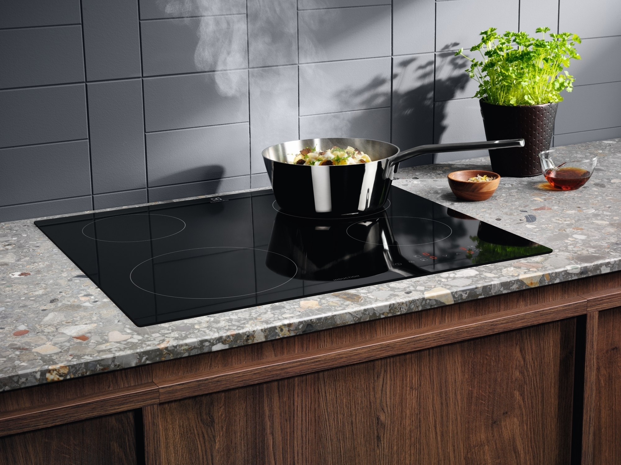 Комплект варочная поверхность индукционная Electrolux EIB60420CK + духовой шкаф Electrolux EOF3H50BK фото