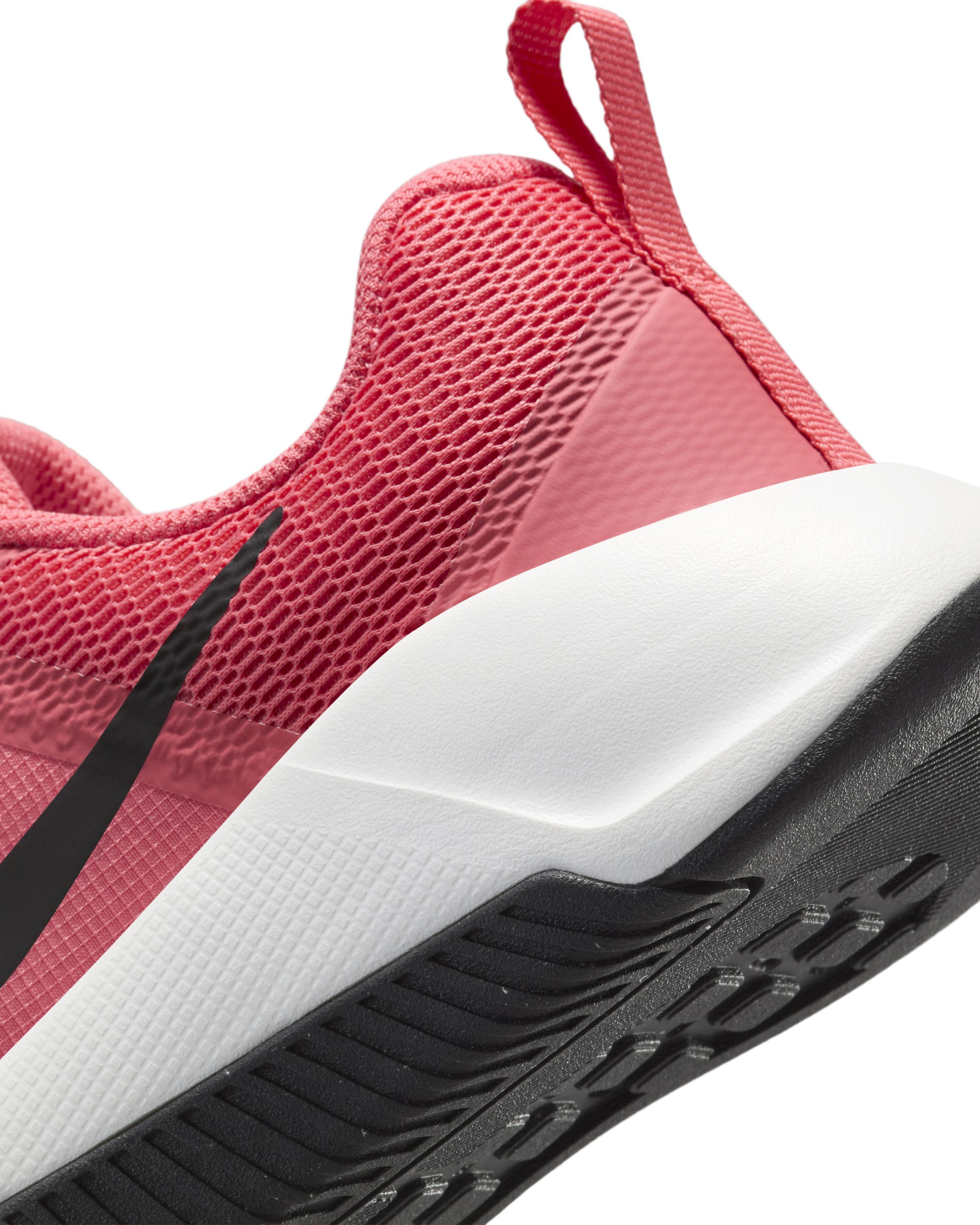 Кроссовки женские Nike W Mc Trainer 3 FQ1830-801 39 (8 US) розовые фото 