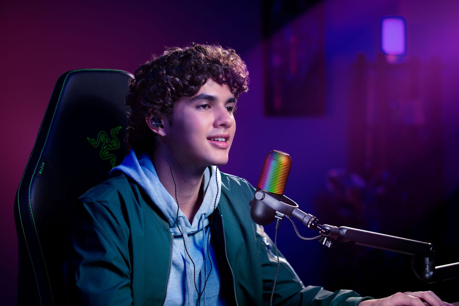 Микрофон Razer Seiren V3 Chroma Black (RZ19-05060100-R3M1) фото