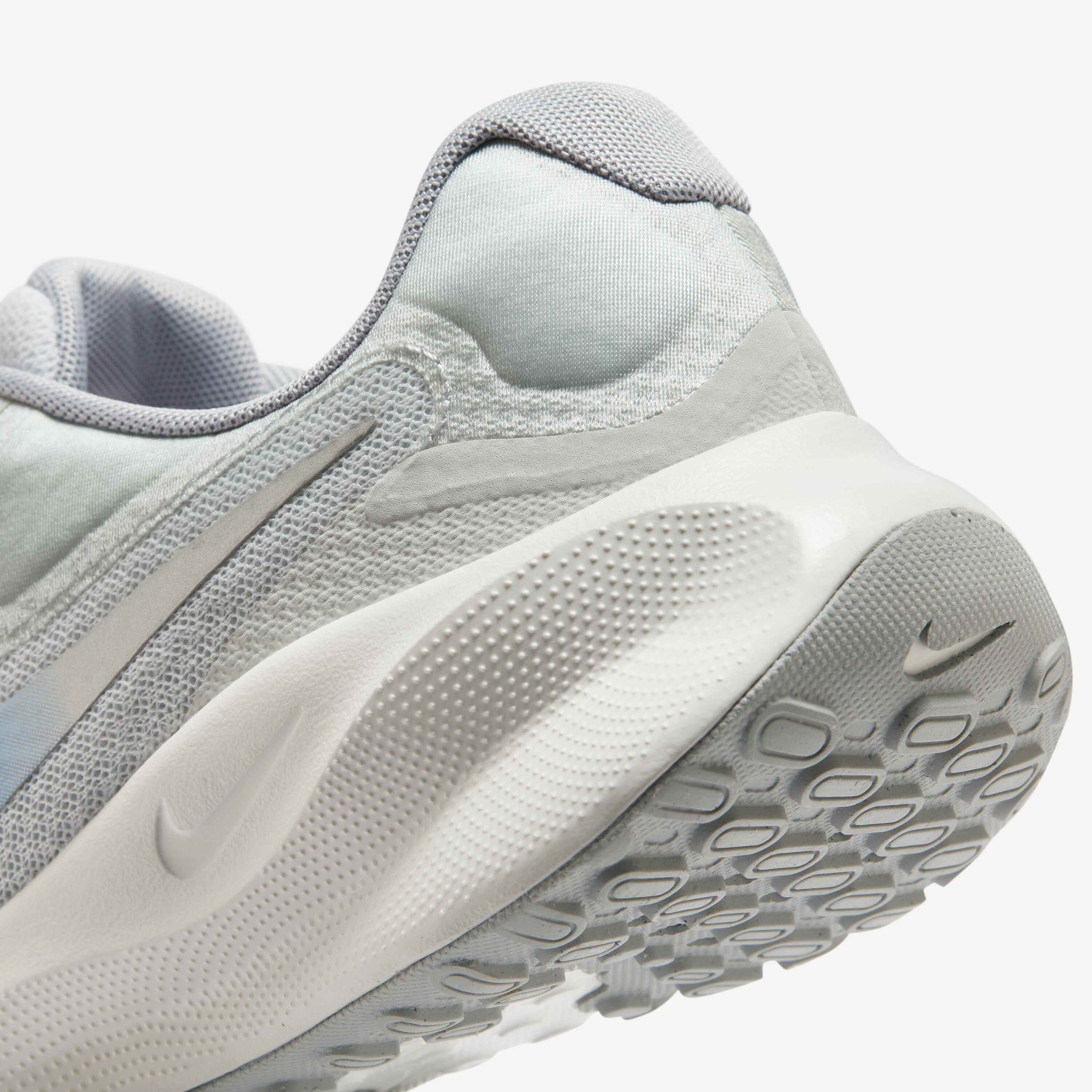 Кросівки жіночі Nike Revolution 7 FB2208-013 38 (7 US) сіріфото8