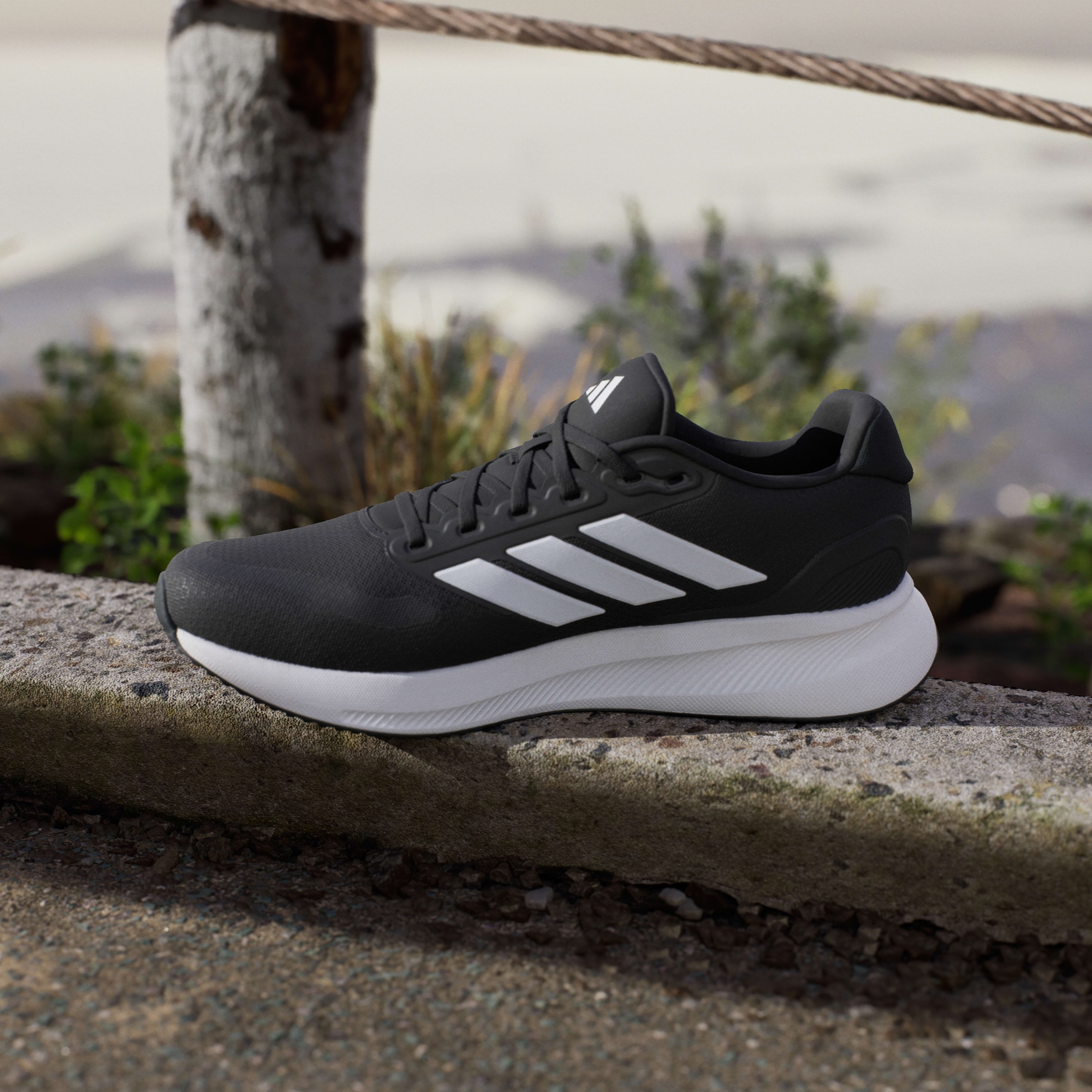 Кросівки чоловічі Adidas Runfalcon 5 IH7758 40 2/3 (7 UK) чорніфото
