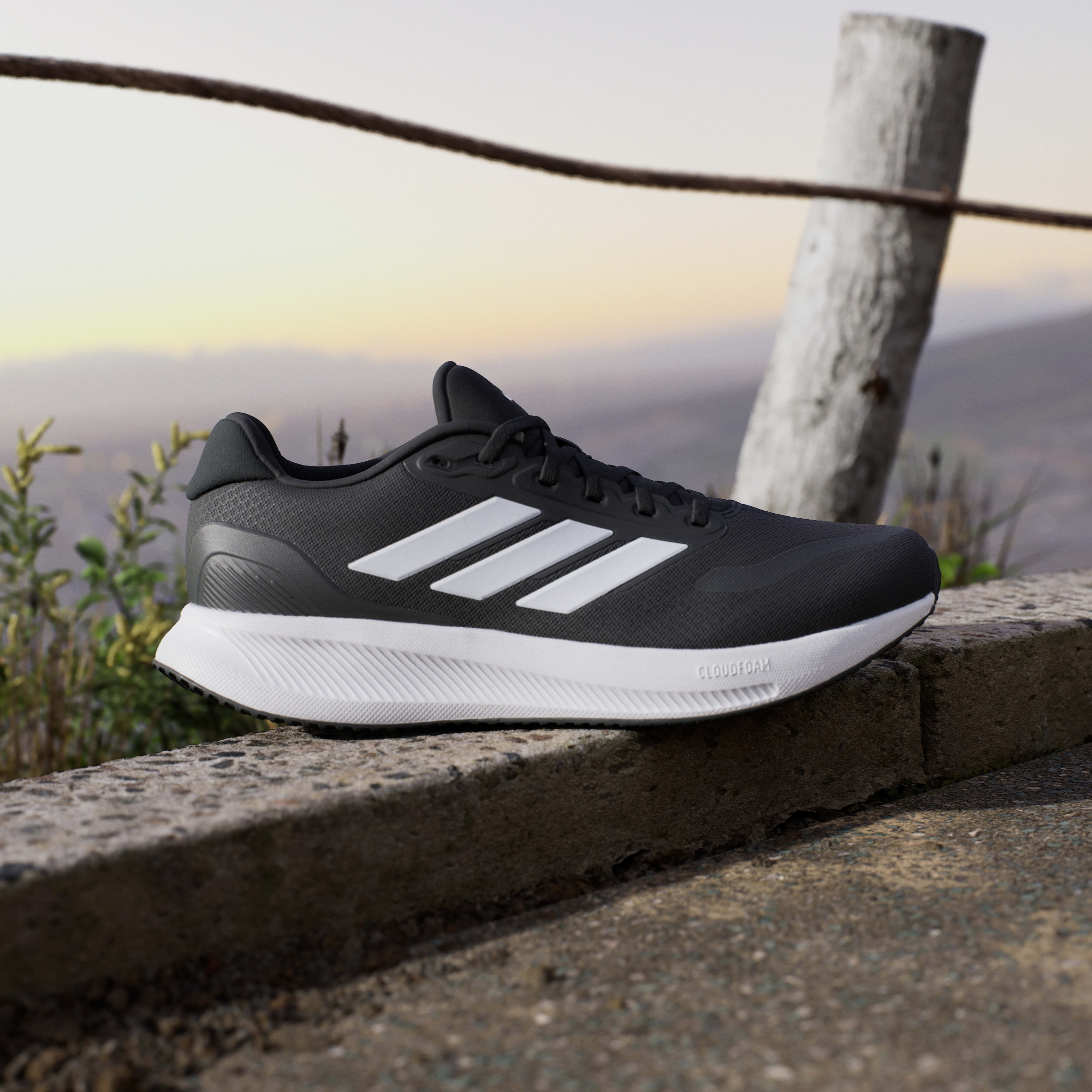 Кросівки чоловічі Adidas Runfalcon 5 IH7758 43 1/3 (9 UK) чорніфото