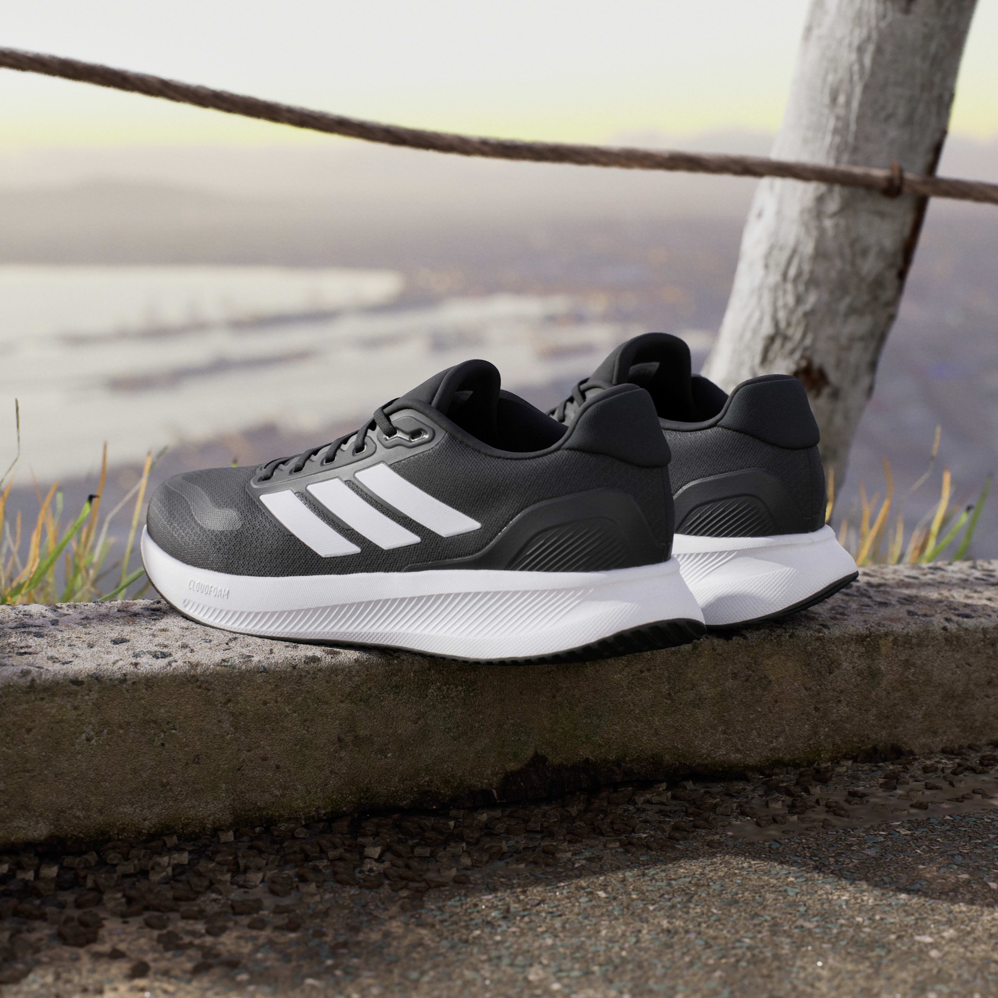Кросівки чоловічі Adidas Runfalcon 5 IH7758 44 (9,5 UK) чорніфото