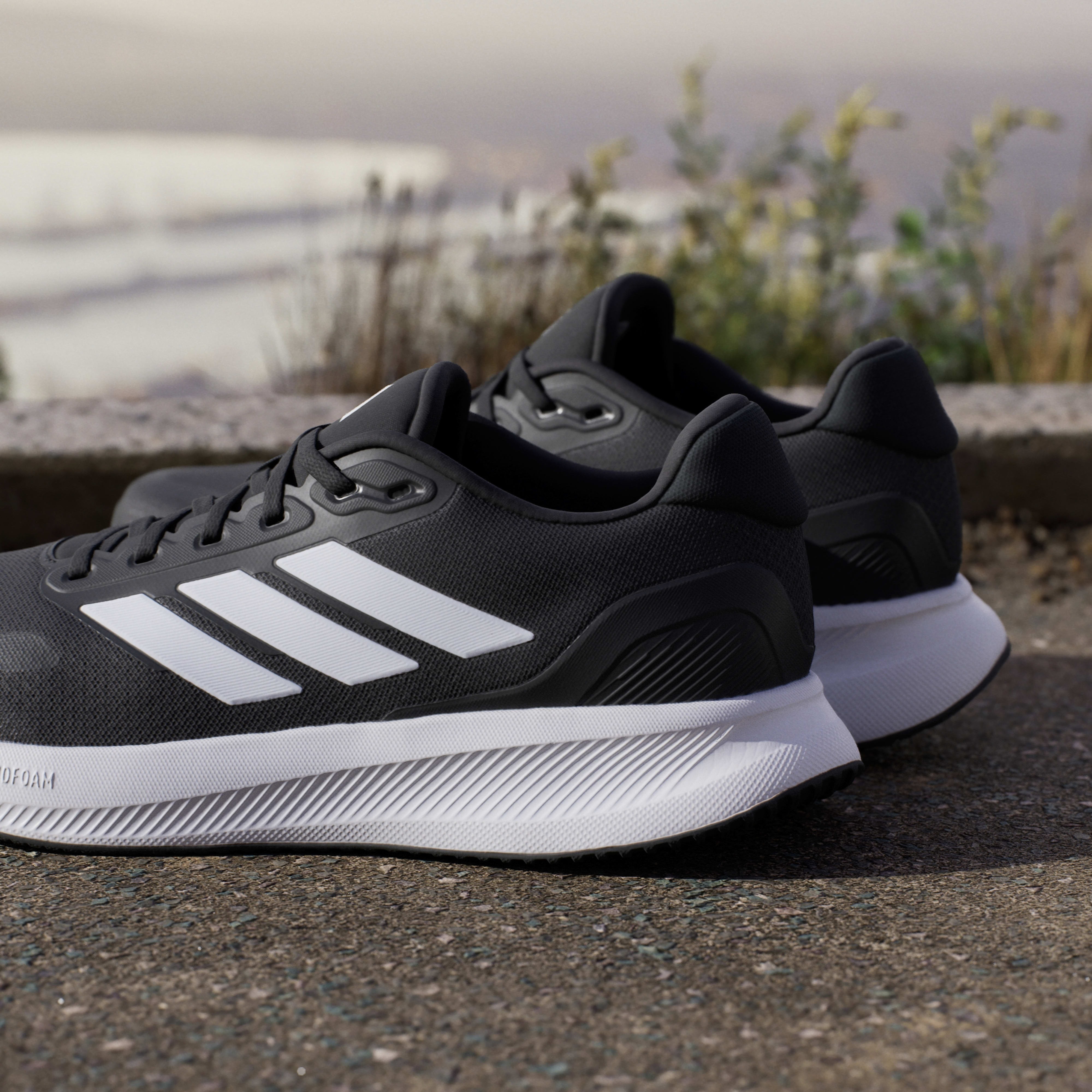 Кросівки чоловічі Adidas Runfalcon 5 IH7758 44 (9,5 UK) чорніфото