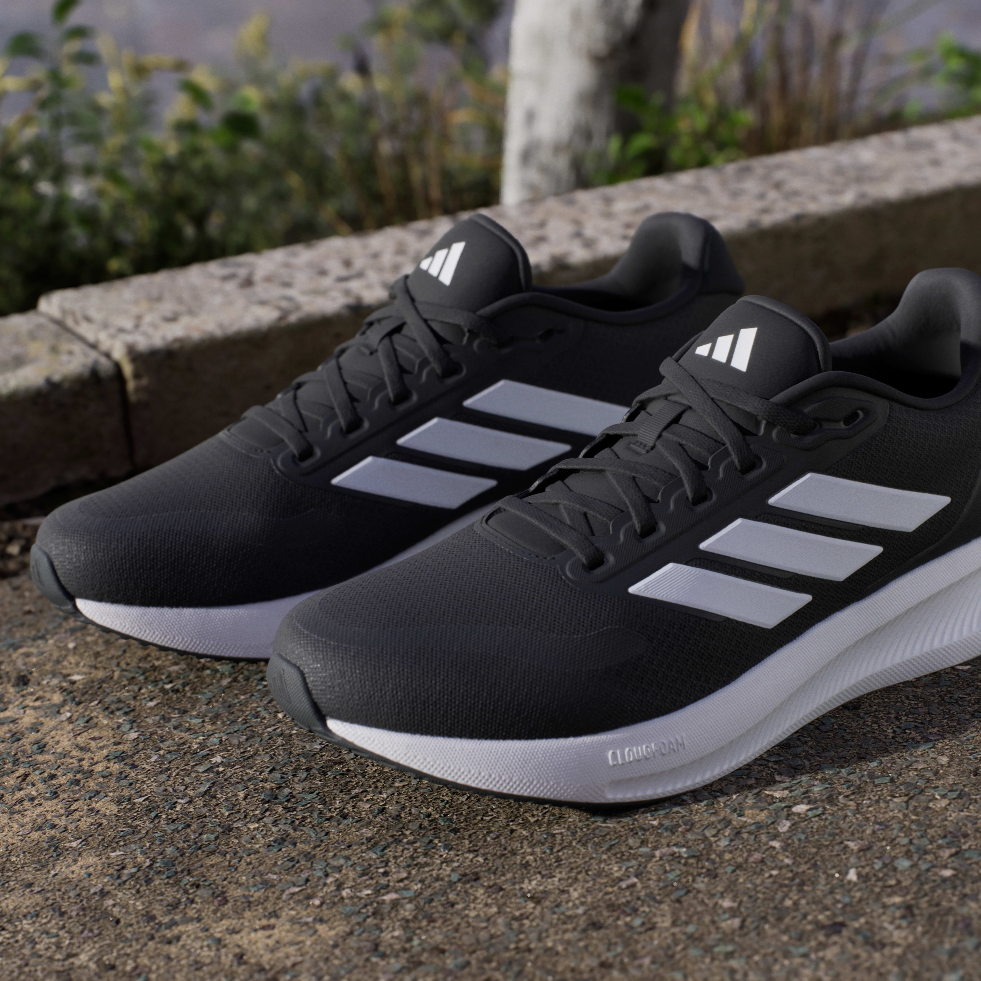 Кросівки чоловічі Adidas Runfalcon 5 IH7758 44 2/3 (10 UK) чорніфото