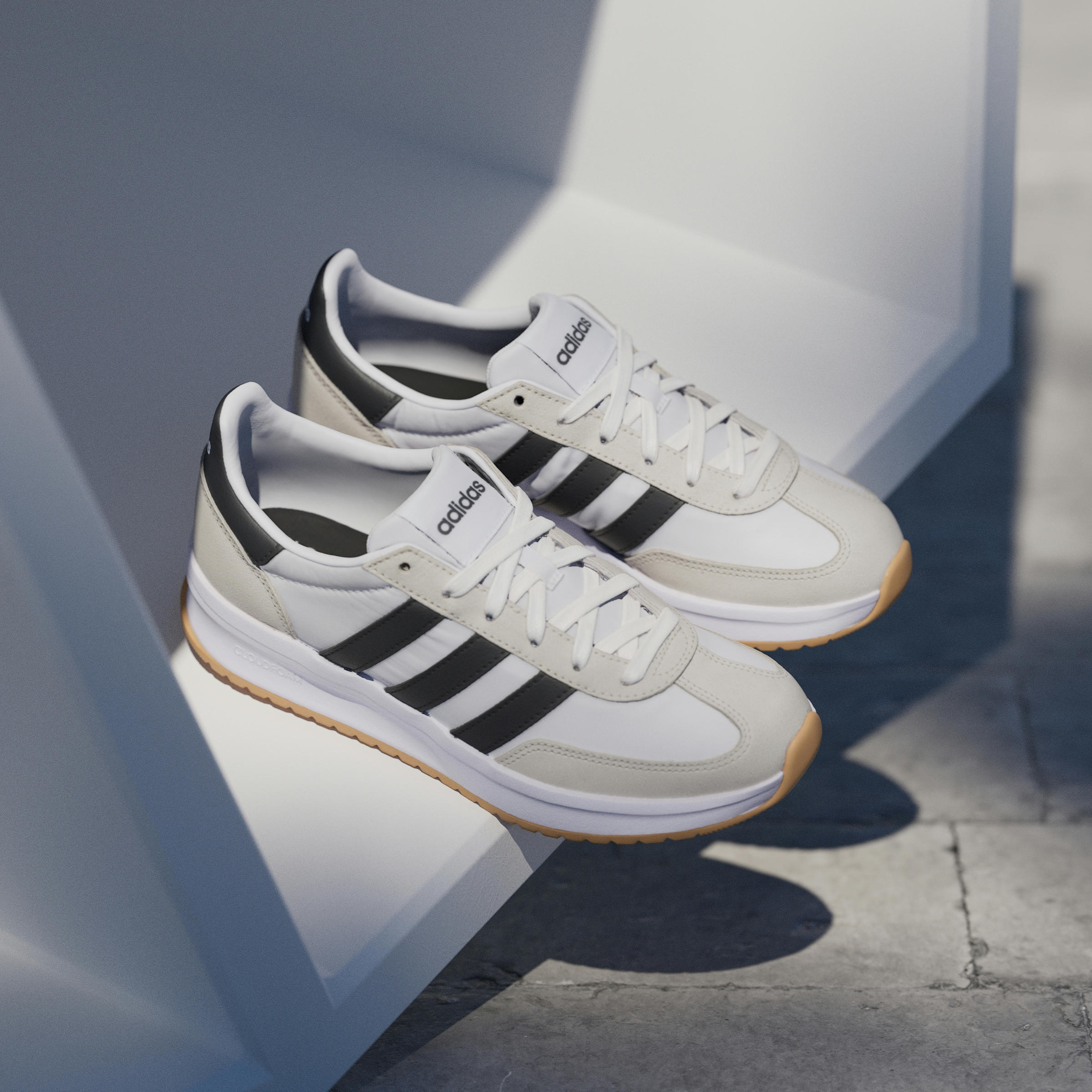Кроссовки мужские Adidas Run 70s 2.0 IH8584 42 (8 UK) белые/черные фото 13