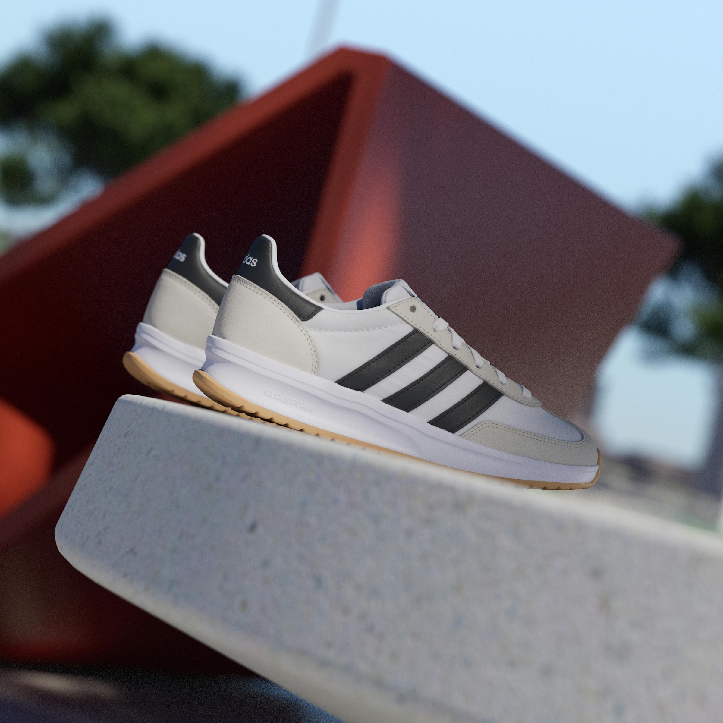 Кроссовки мужские Adidas Run 70s 2.0 IH8584 46 (11 UK) белые/черные фото 