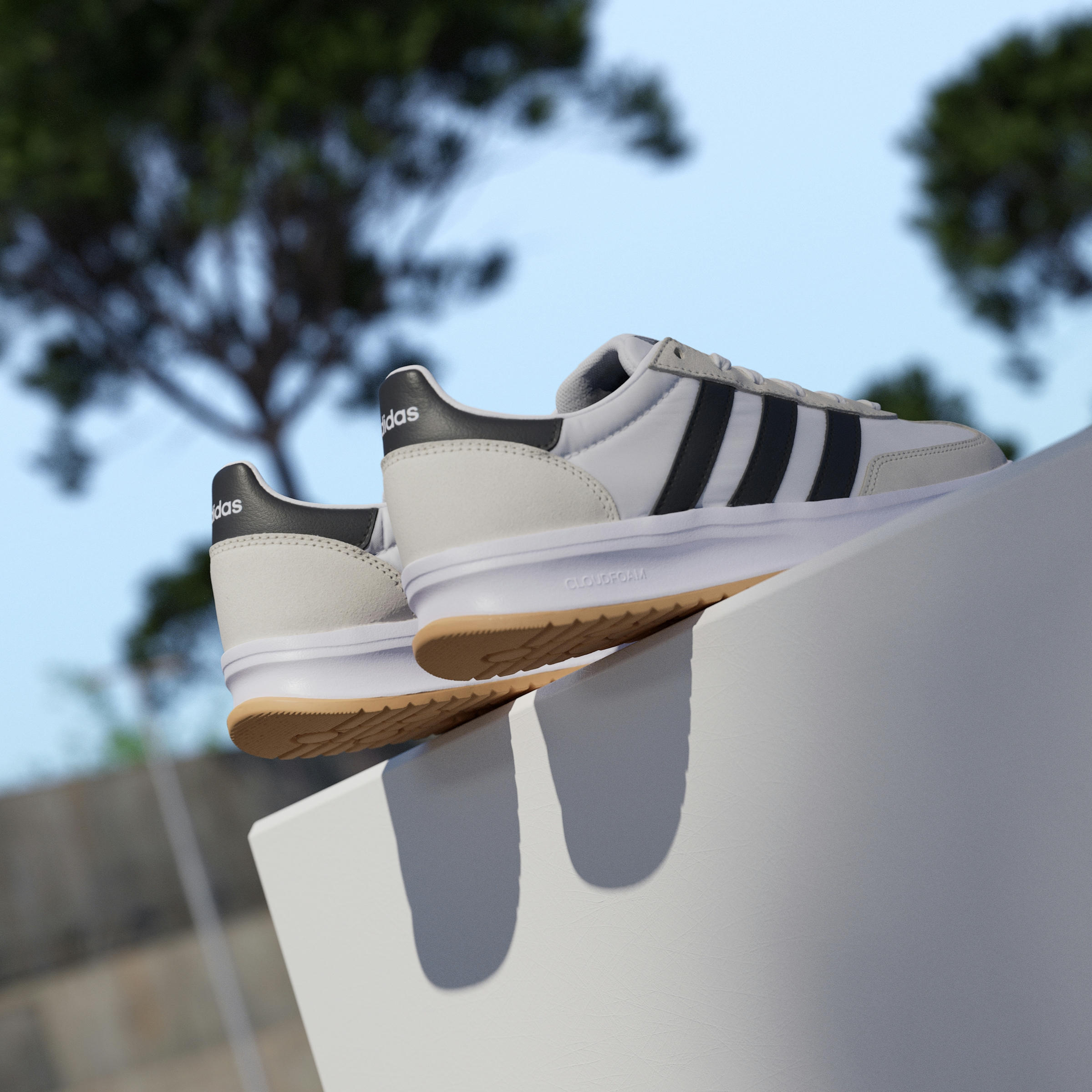 Кроссовки мужские Adidas Run 70s 2.0 IH8584 46 (11 UK) белые/черные фото 