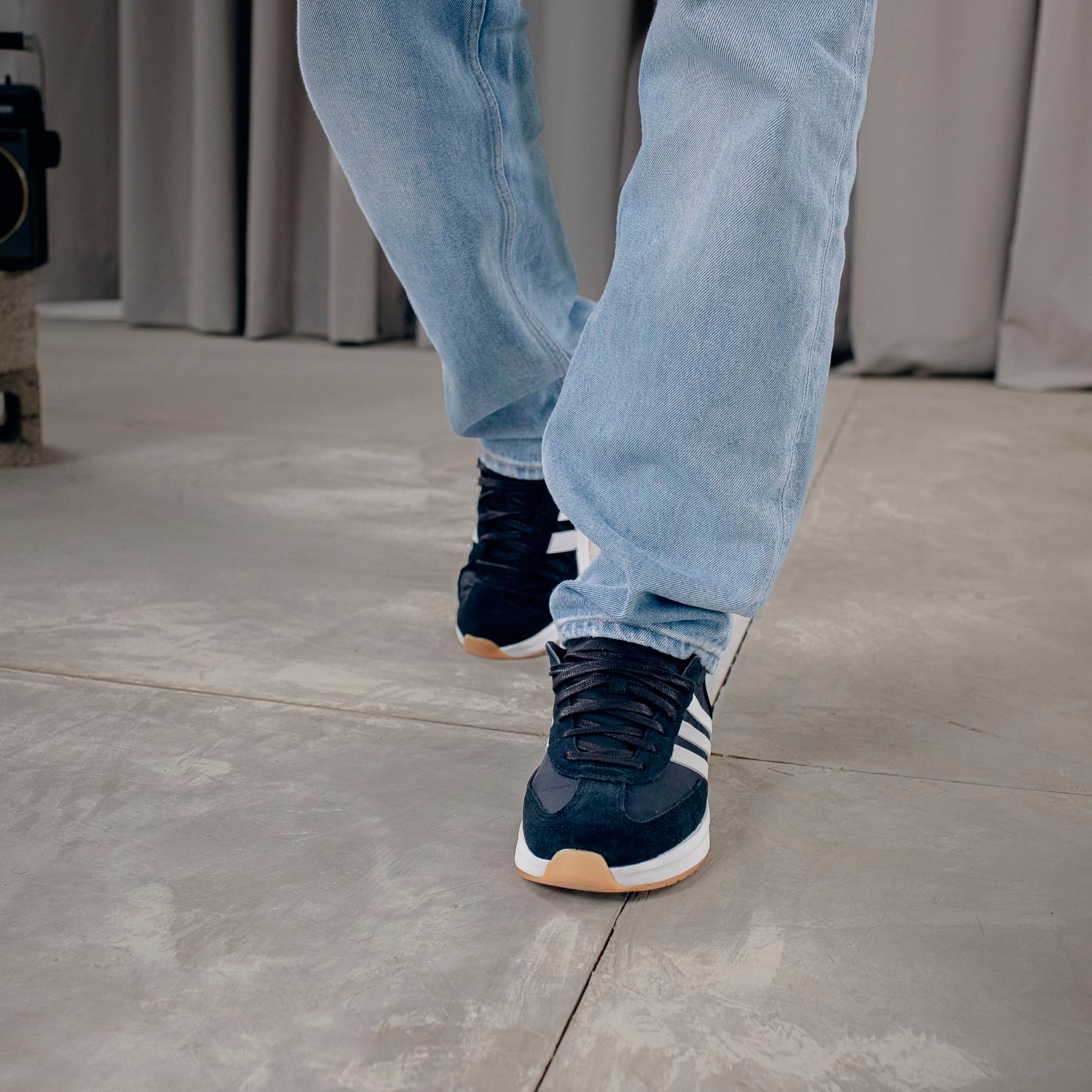 Кроссовки мужские Adidas Run 70s 2.0 IH8586 41 1/3 (7,5 UK) темно-синие фото 18