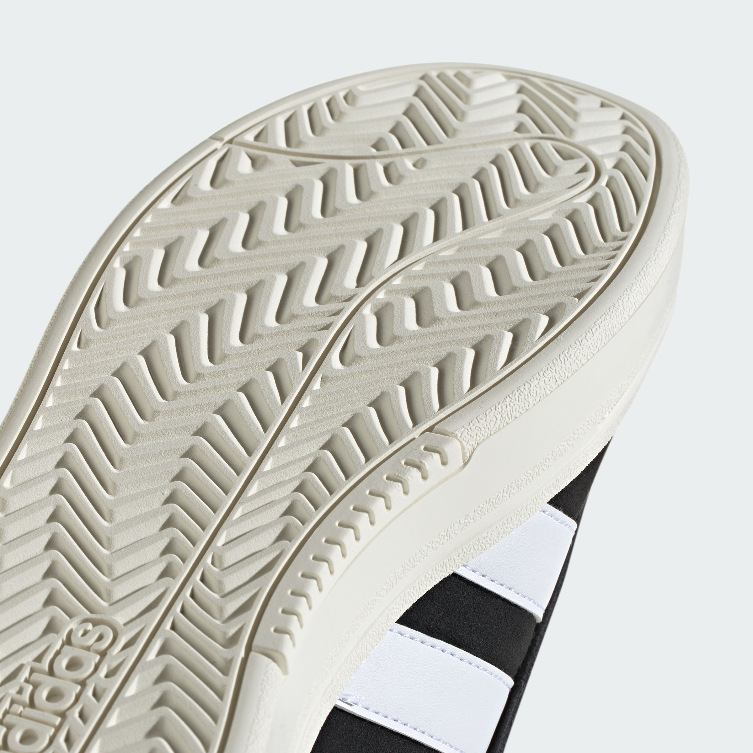 Кеды Adidas Grand Court Alpha 00s JH7235 42 (8 UK) черные фото 