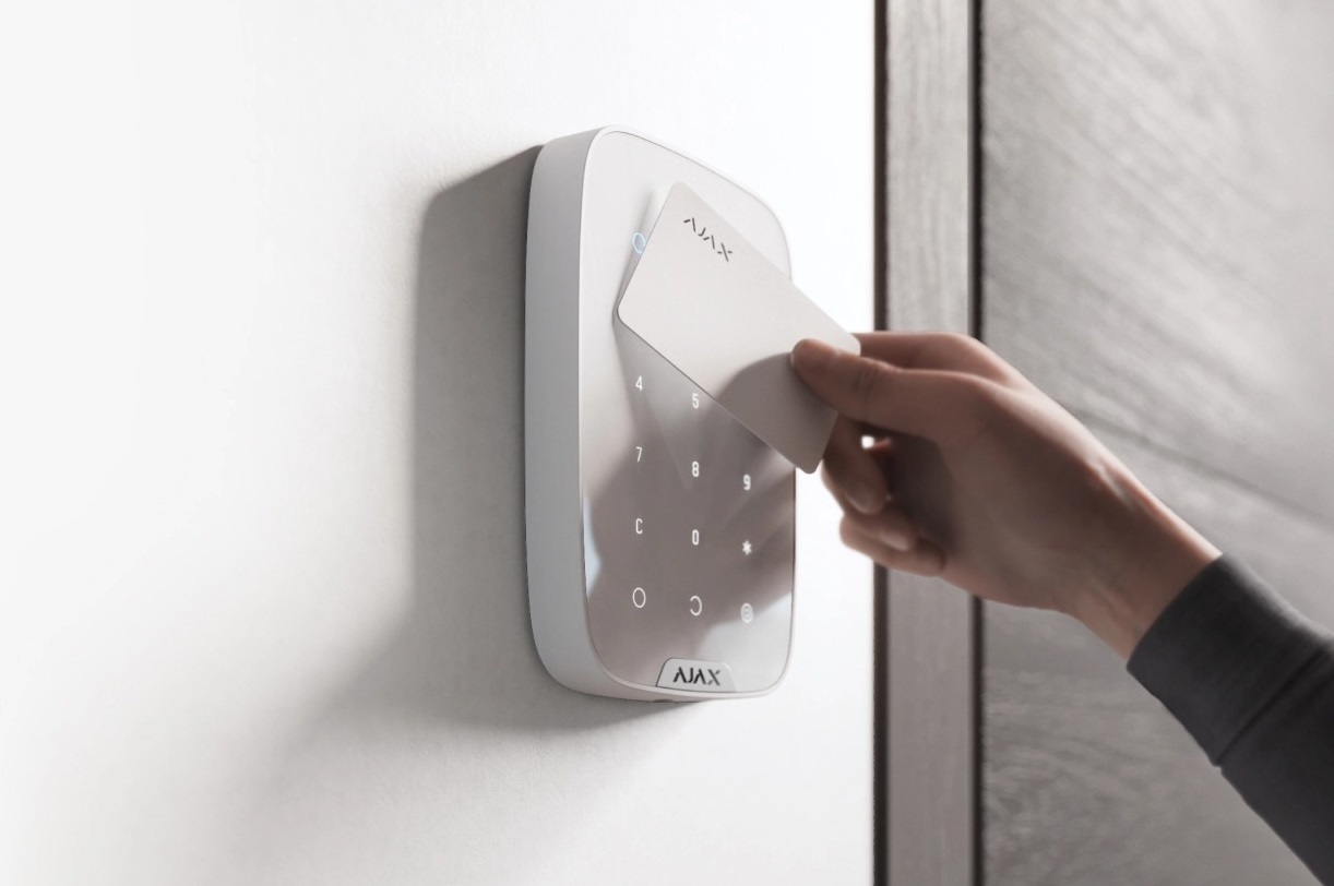 Картка Ajax Pass 1шт, Jeweler, безконтактна, білий (AP1PW)фото4