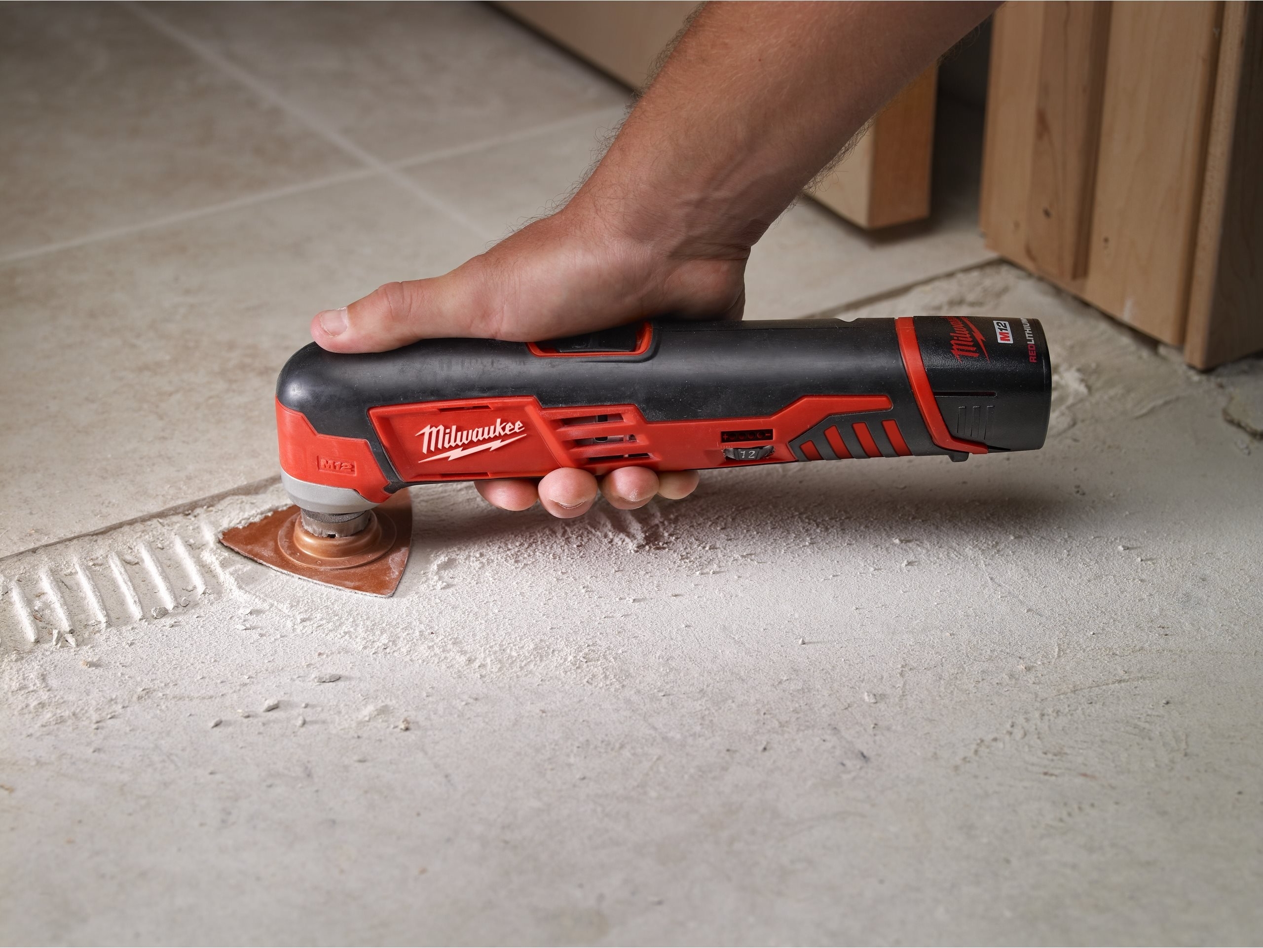 Многофункциональный инструмент реноватор Milwaukee C12 MT-0 12В без АКБ и ЗП (4933427180) фото 