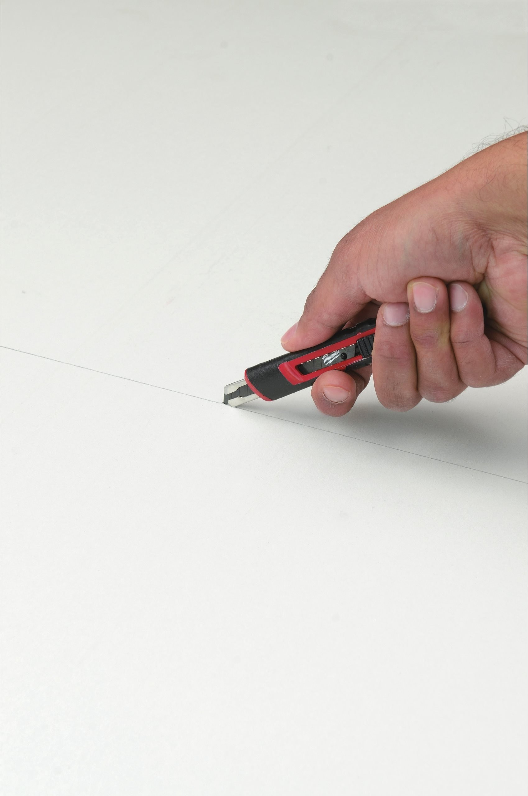 Нож строительный сегментированный Milwaukee Heavy Duty, 9мм (48221960) фото 3