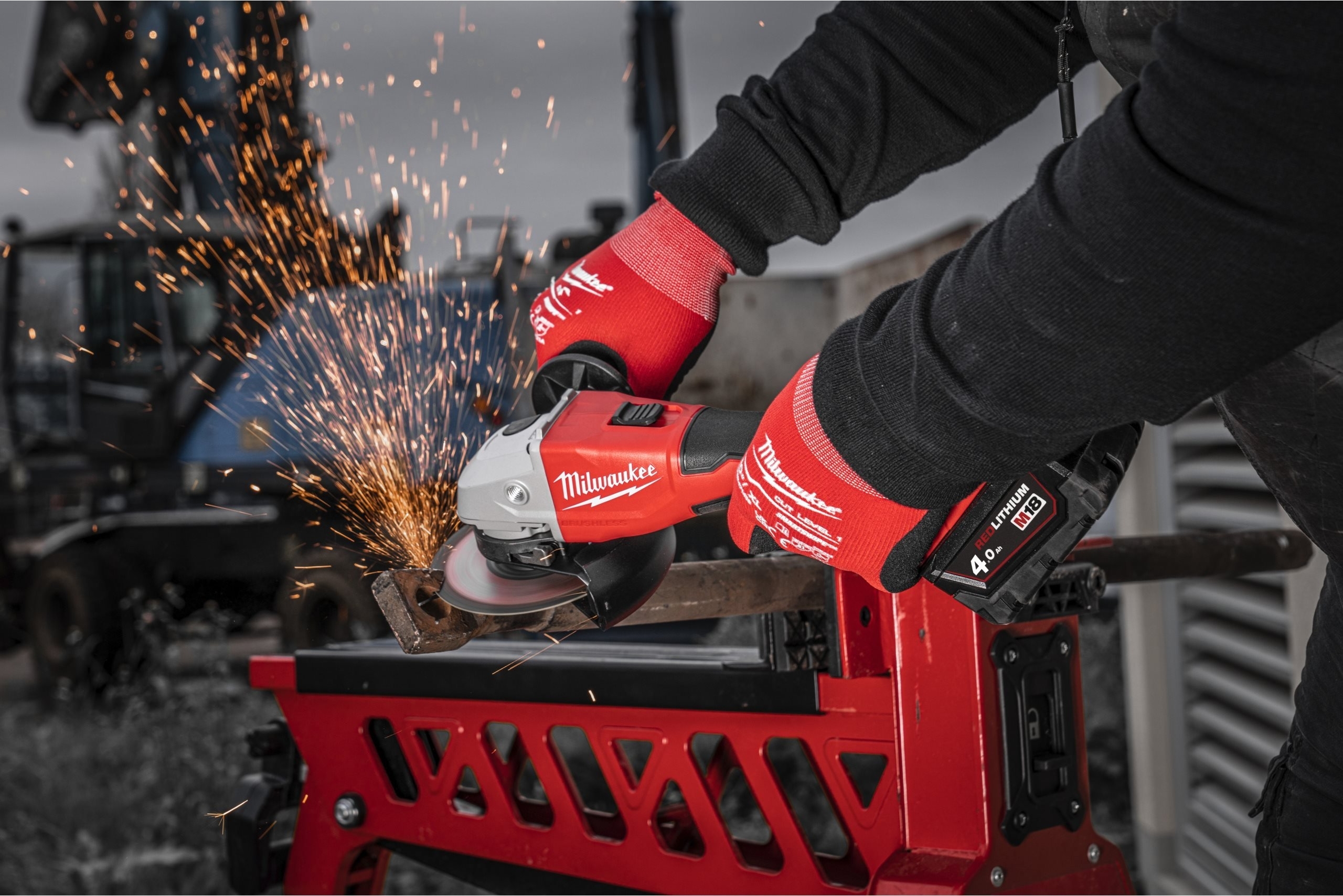 Шліфмашина кутова акумуляторна Milwaukee M18 BLSAG125X-402X 125мм 18В 2x4Ач (4933492644)фото