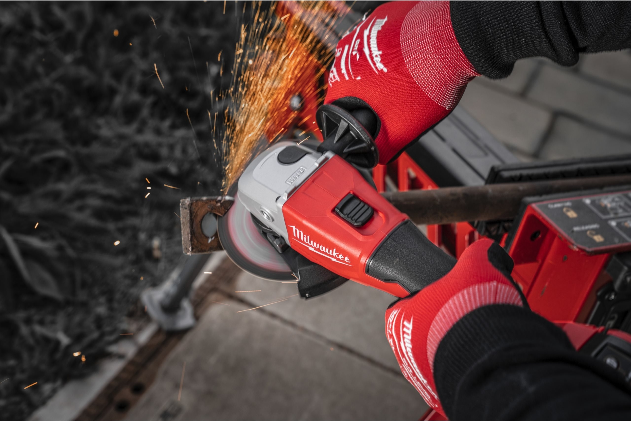 Шліфмашина кутова акумуляторна Milwaukee M18 BLSAG125X-402X 125мм 18В 2x4Ач (4933492644)фото