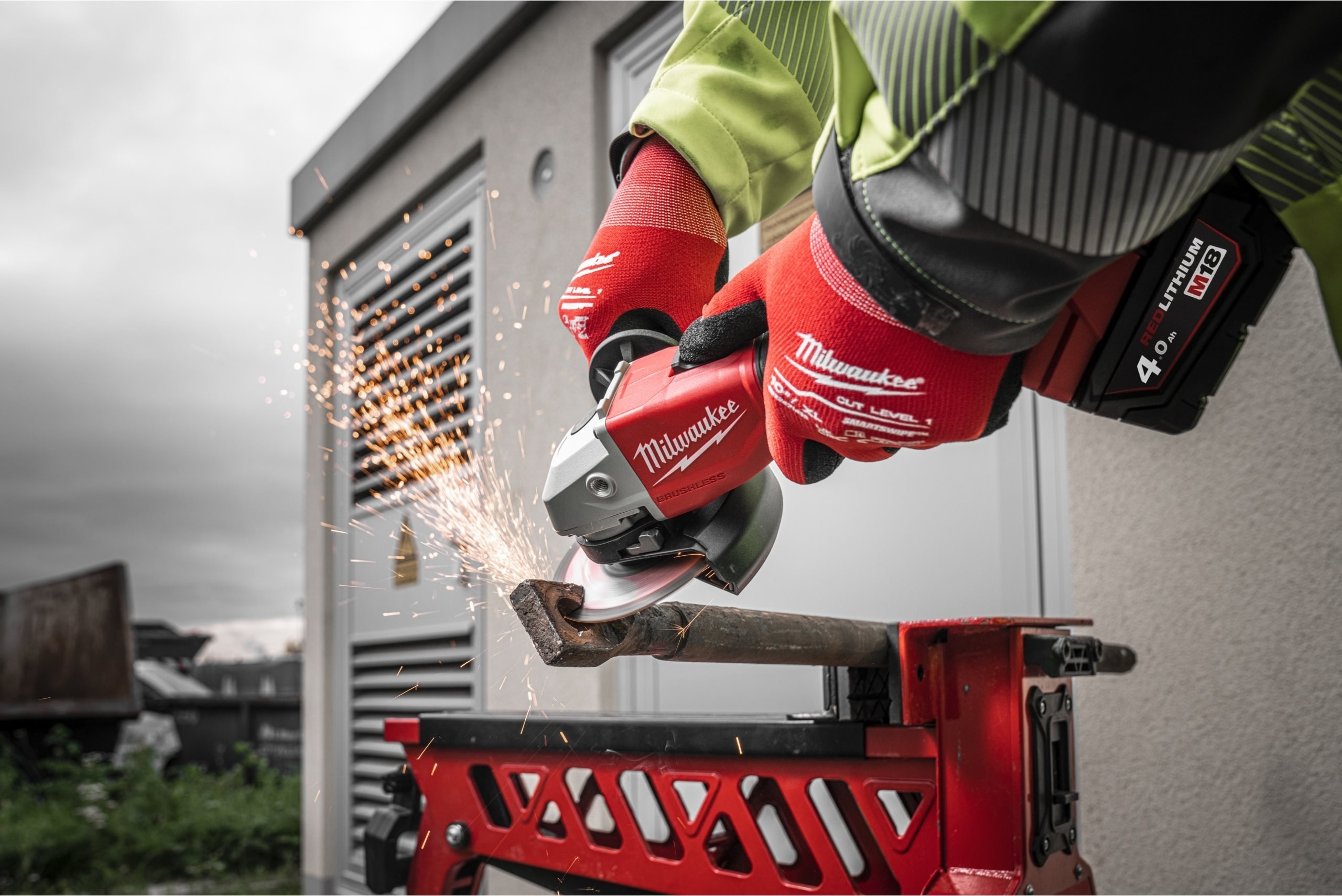 Шліфмашина кутова акумуляторна Milwaukee M18 BLSAG125X-402X 125мм 18В 2x4Ач (4933492644)фото