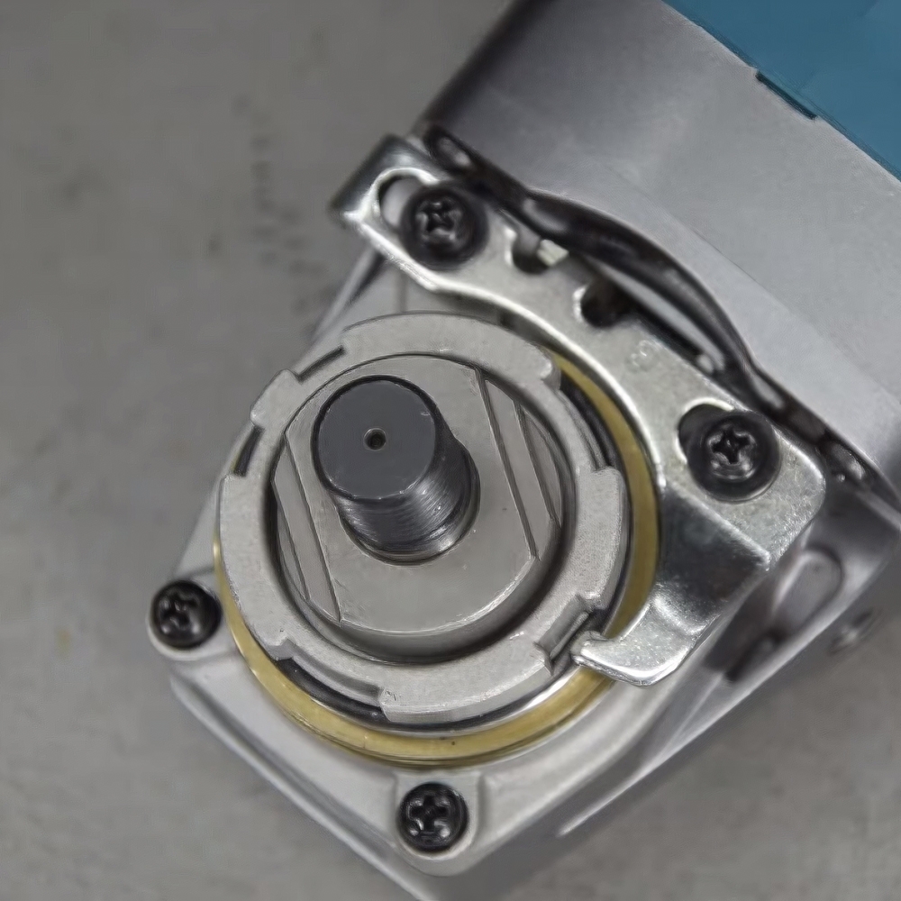 Шлифмашина угловая аккумуляторная Makita XXGT 40 V MAX GA023GM201, 125мм, 36В 2х4Ач (GA023GM201) фото 10