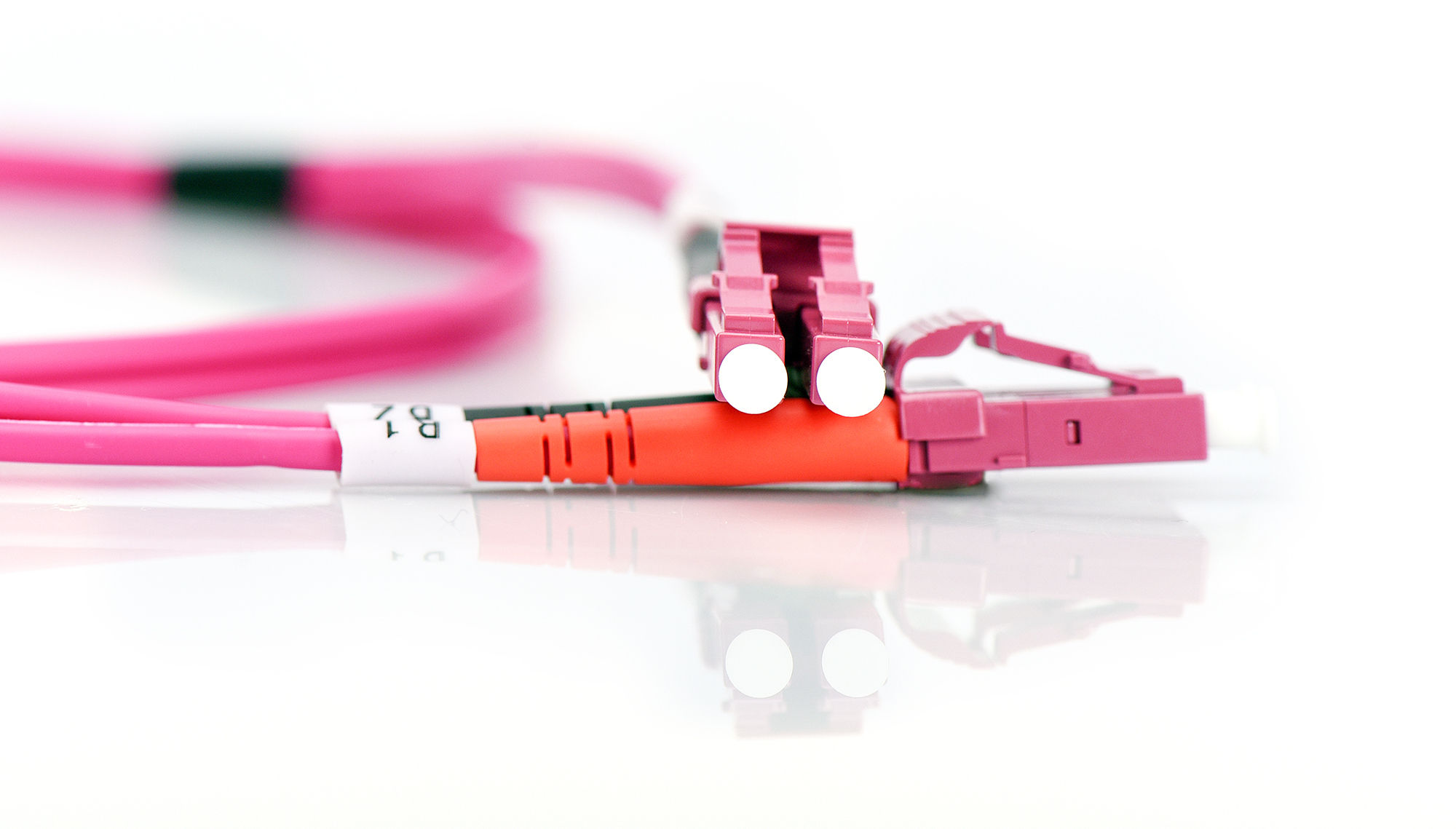 Патч-корд волоконно-оптичний DIGITUS LC/UPC-LC/UPC, 50/125, MM, OM4, duplex, 5м (DK-2533-05-4)фото