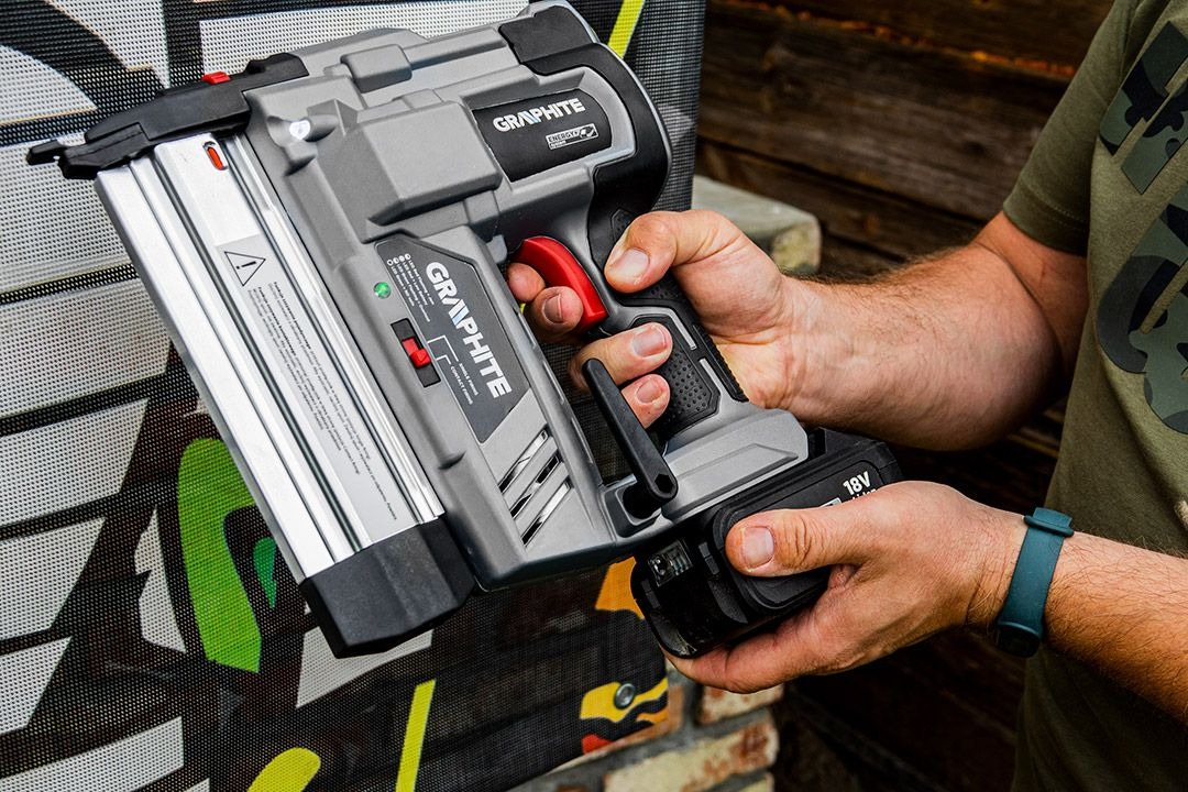 Цвяхозабивач акумуляторний GRAPHITE Energy+ 18В без АКБ та ЗП (58G081)фото