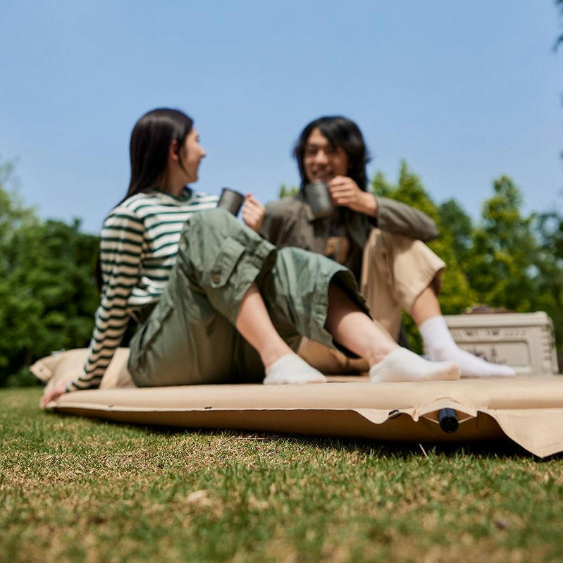 Килимок, що самонадувається, двомісний з подушкою Naturehike CNK2300DZ014, 60 мм, бежевий.фото7