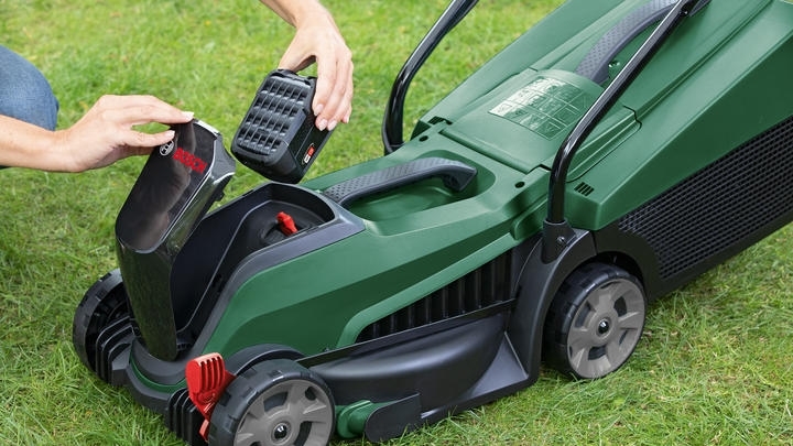Газонокосилка аккумуляторная Bosch CityMower 18V-32-300 18В АКБ 4Ач (0.600.8B9.A07) фото 