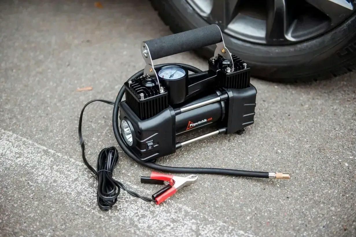 Комплект: автокомпресор Poputchik 85л/хв у кейсі з хрестоподібним ключем (13015-КК)фото6
