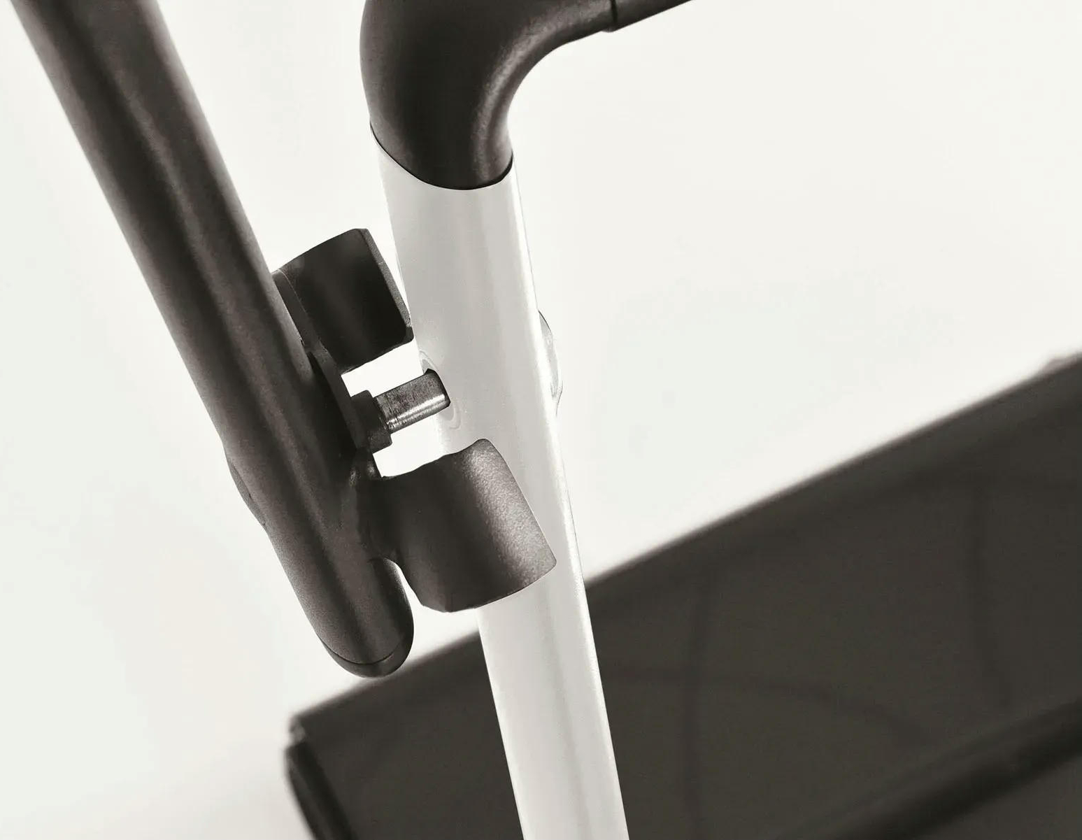 Бігова доріжка Toorx Treadmill City Compact Pearl White (CITY-COMPACT-W)фото4