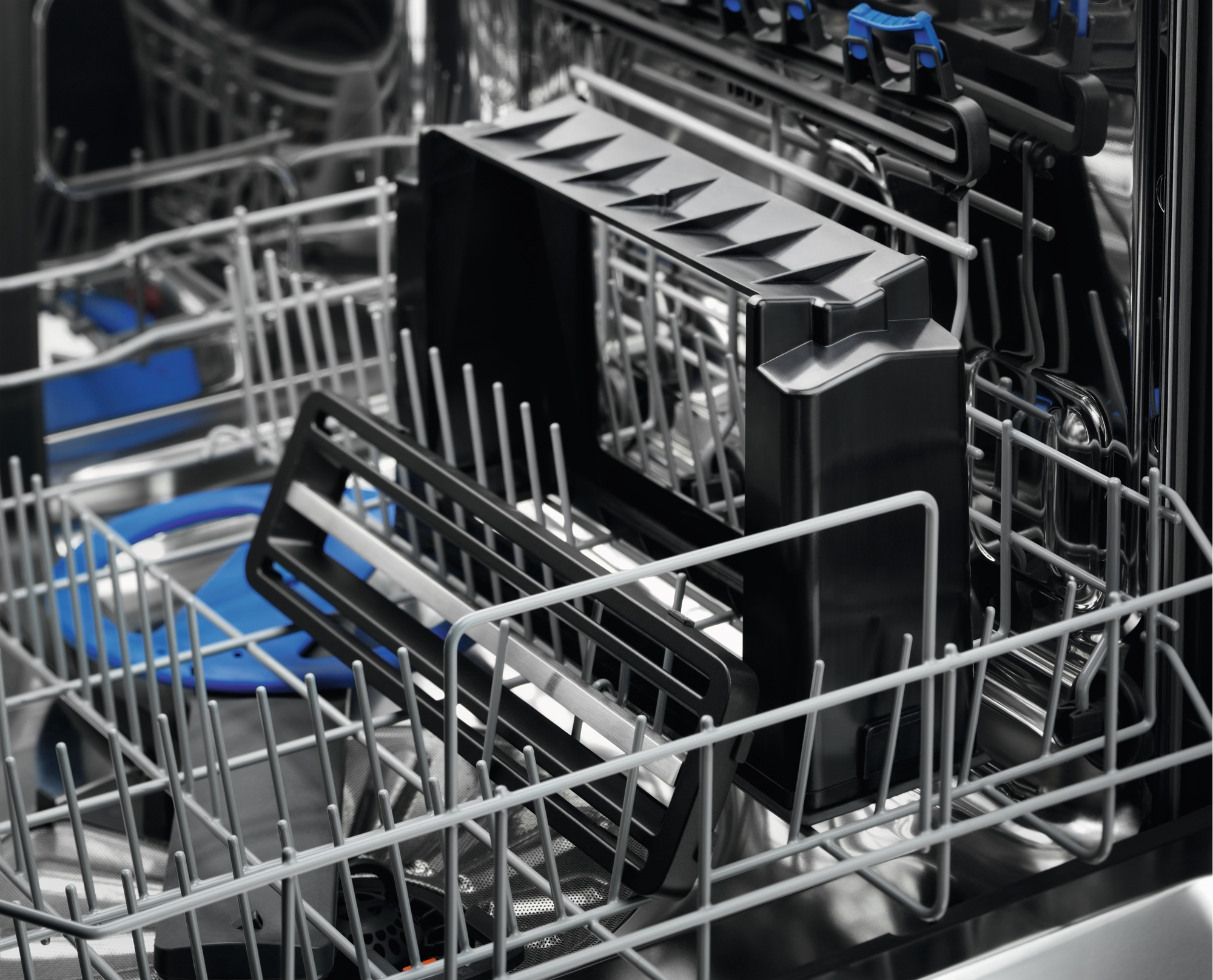 Варочная поверхность индукционная со встроенной вытяжкой Electrolux KCC83443 фото 