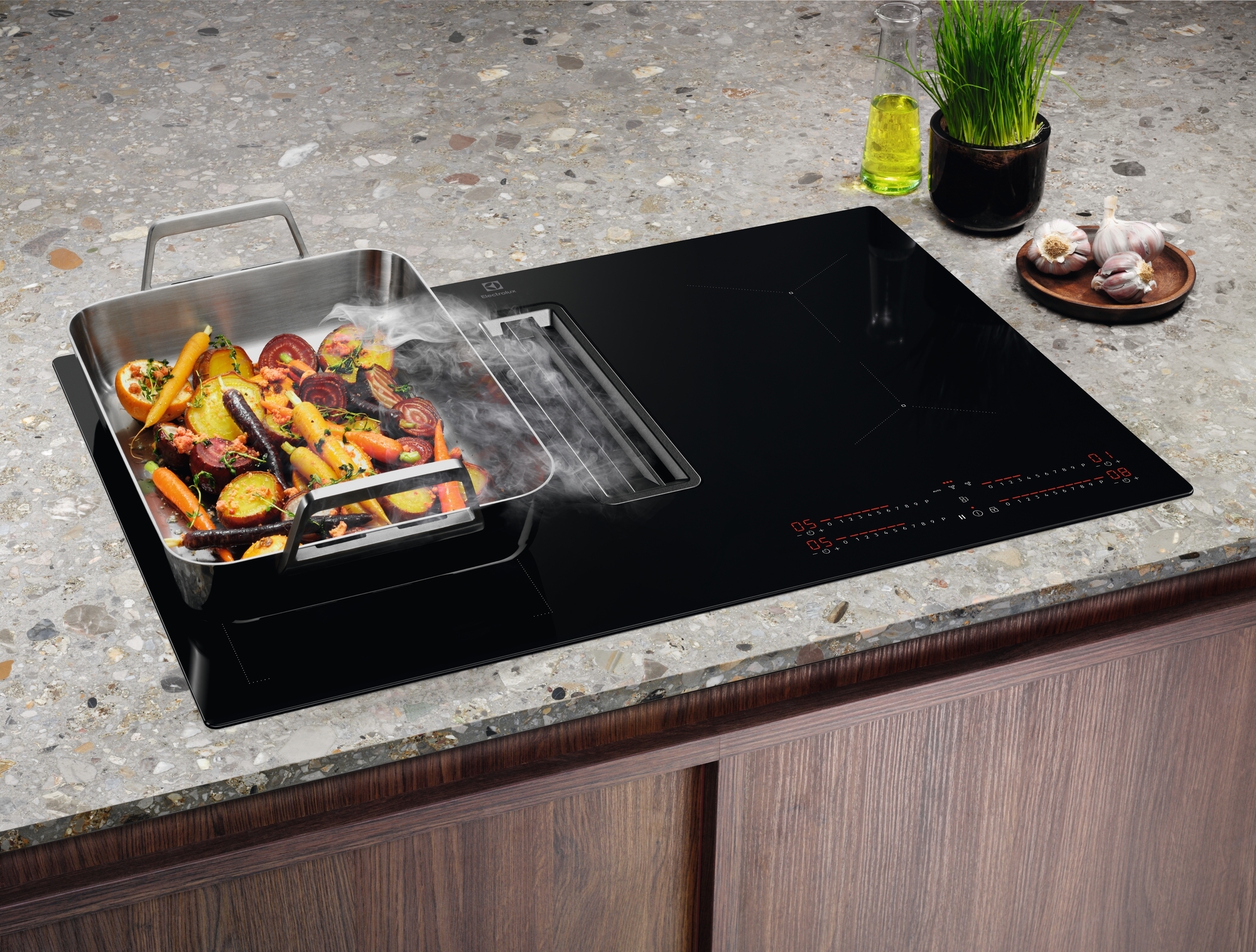 Варочная поверхность индукционная со встроенной вытяжкой Electrolux KCC83443 фото 