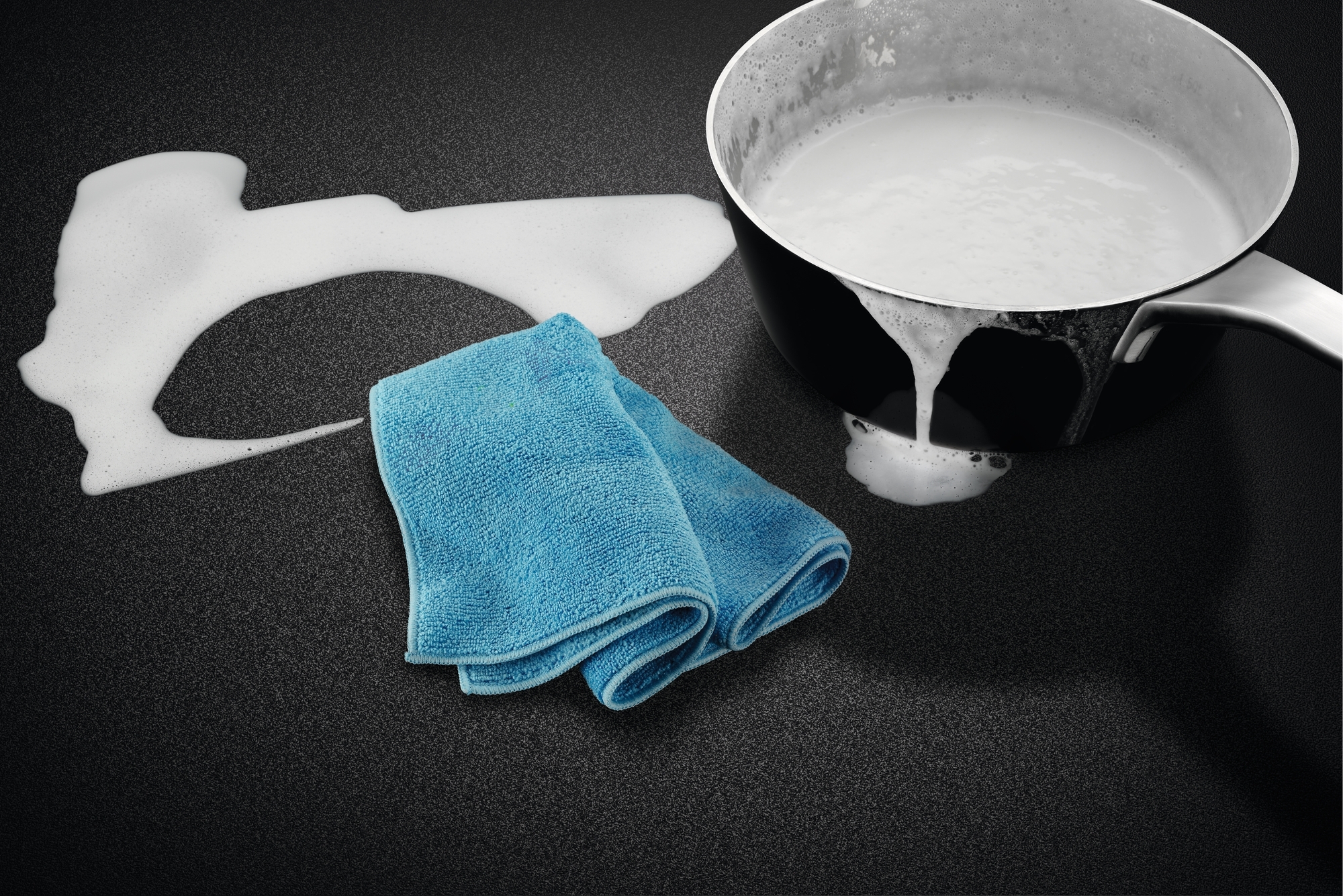 Варочная поверхность индукционная со встроенной вытяжкой Electrolux KCC83443 фото 