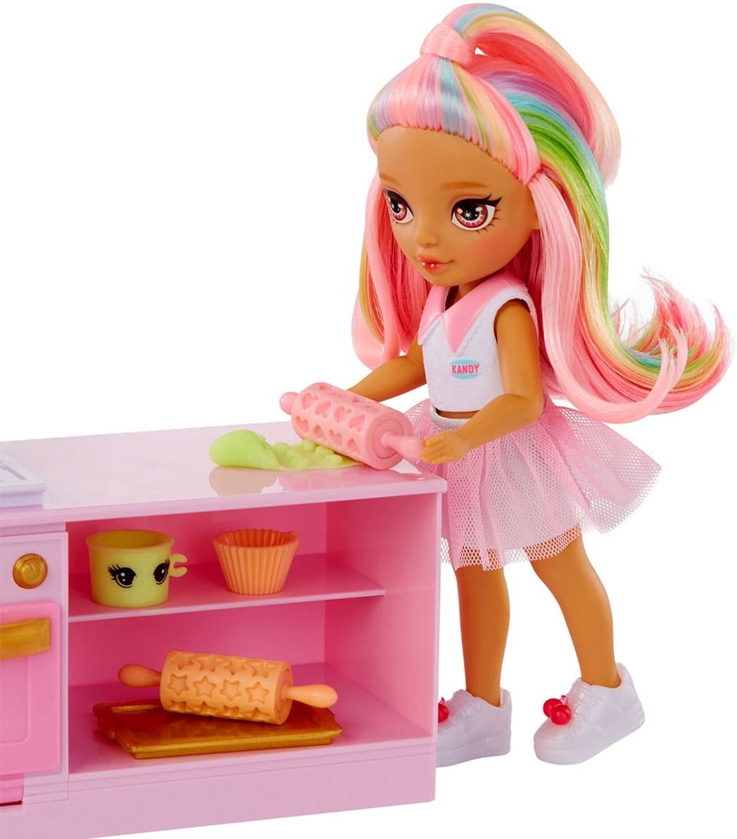 Игровой набор с куклой Rainbow High серии "Littles" Кондитерская Кенди (с акс.) (522058) фото 