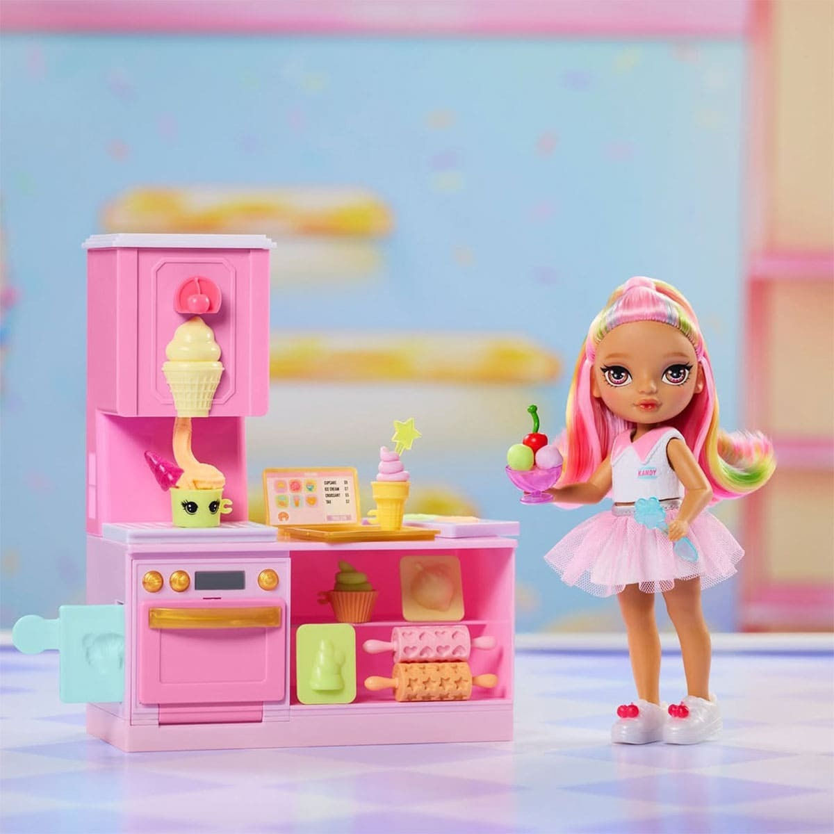 Игровой набор с куклой Rainbow High серии "Littles" Кондитерская Кенди (с акс.) (522058) фото 