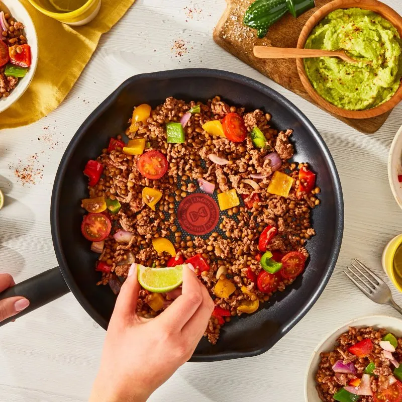 Сковорода з кришкою Tefal Day by Day, 28см, з кришкою, чорний (B5580623UA)фото