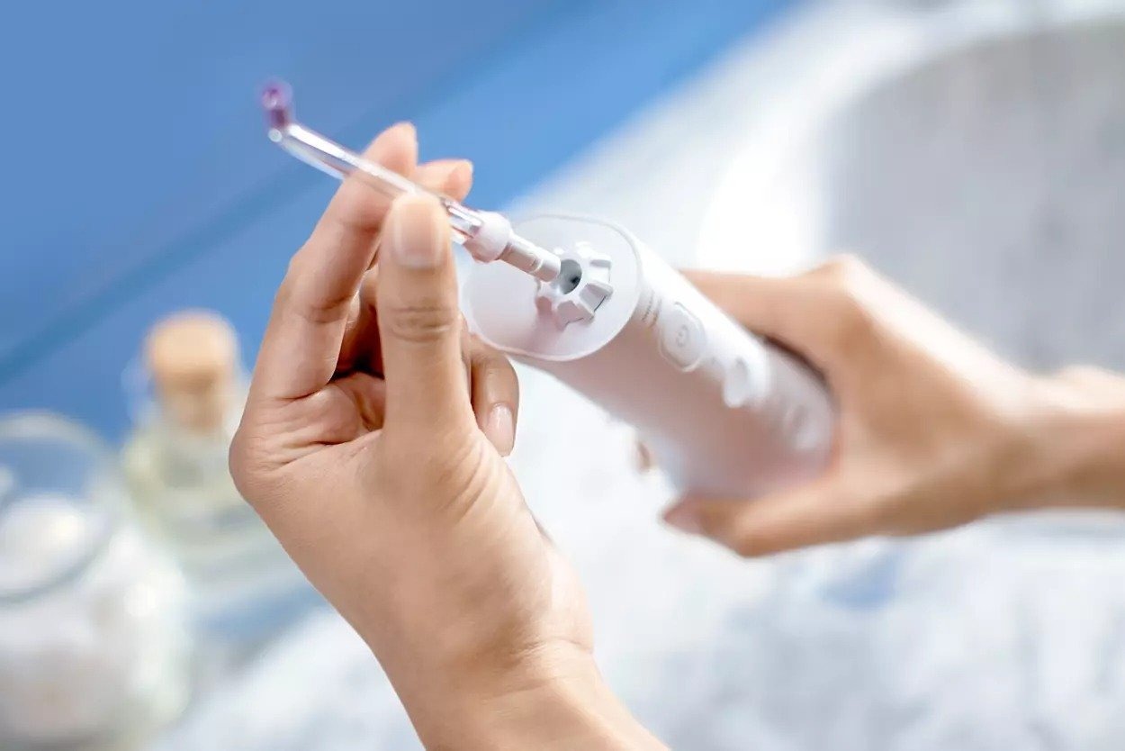 Электрическая зубная щетка Philips HX9911/88 + Ирригатор Philips HX3826/31 фото