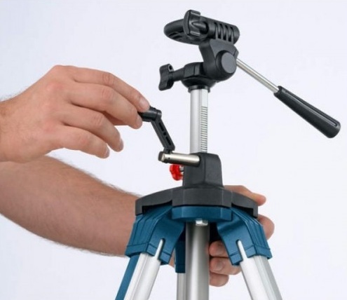 Штатив Bosch BT250 для оптических нивелиров, 1/4", 97.5-250см (0.601.096.A00) фото