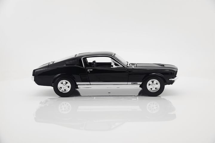 Машинка іграшкова 1967 Ford Mustang Fastback 1:18 (31166 black)фото12
