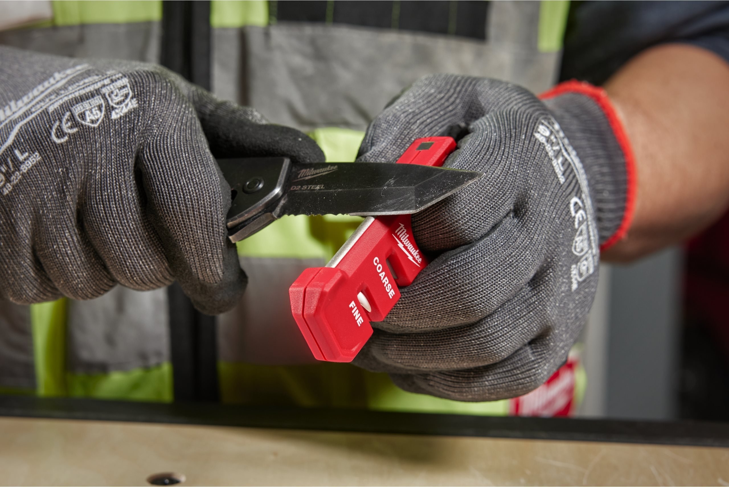 Точилка для ножей и ножниц Milwaukee 54х195х38мм (4932478562) фото 