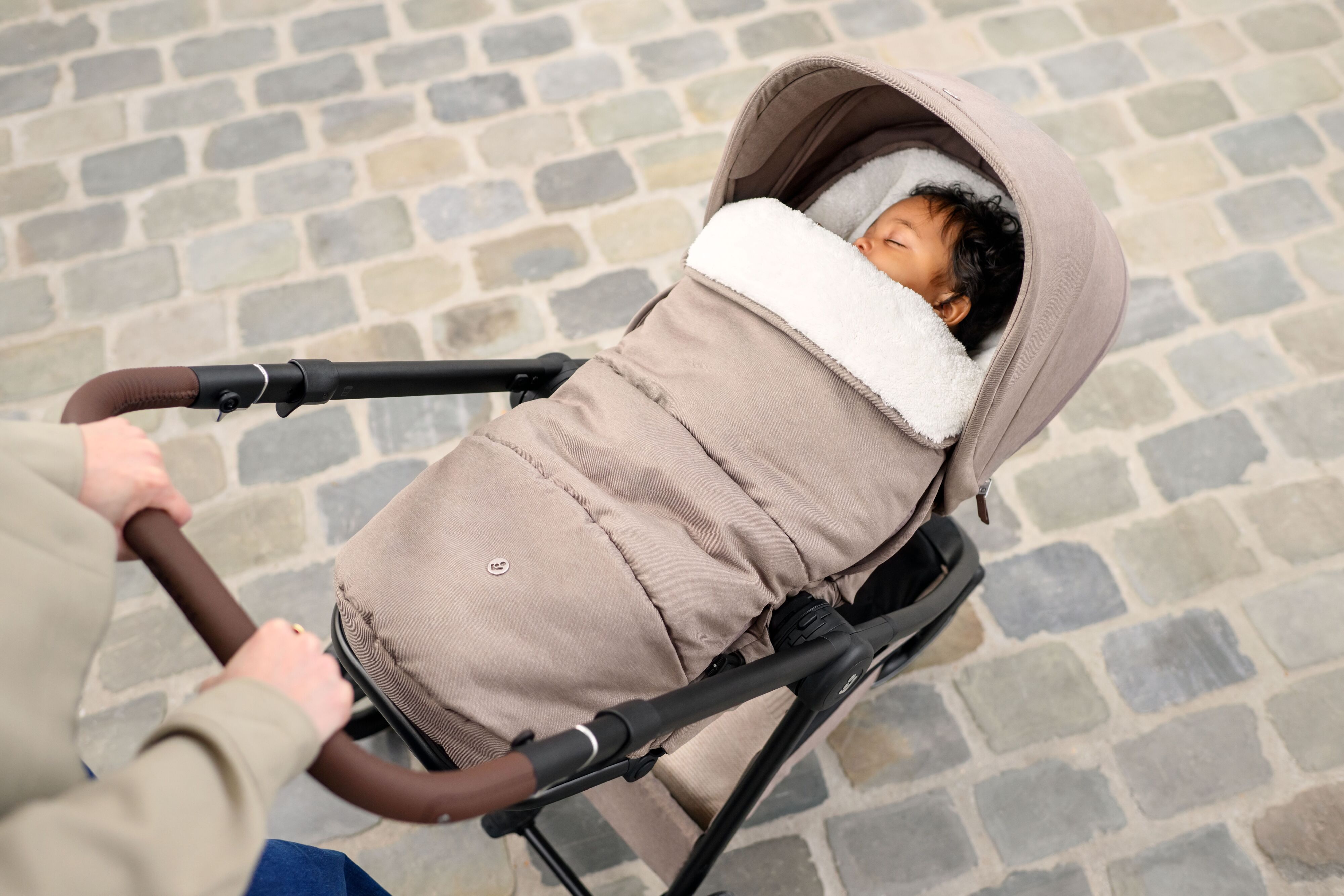 Зимний конверт Maxi-Cosi 2в1 Luxe Twillic Truffle (1809470111) фото 6