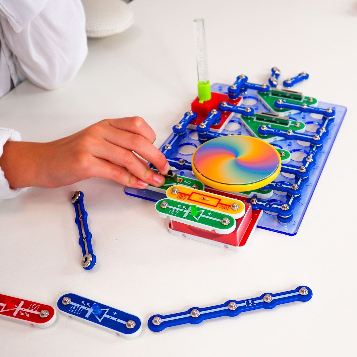 Конструктор електронний DOKA "СВІТЛО І КОЛІР RGB" (D70700)фото4