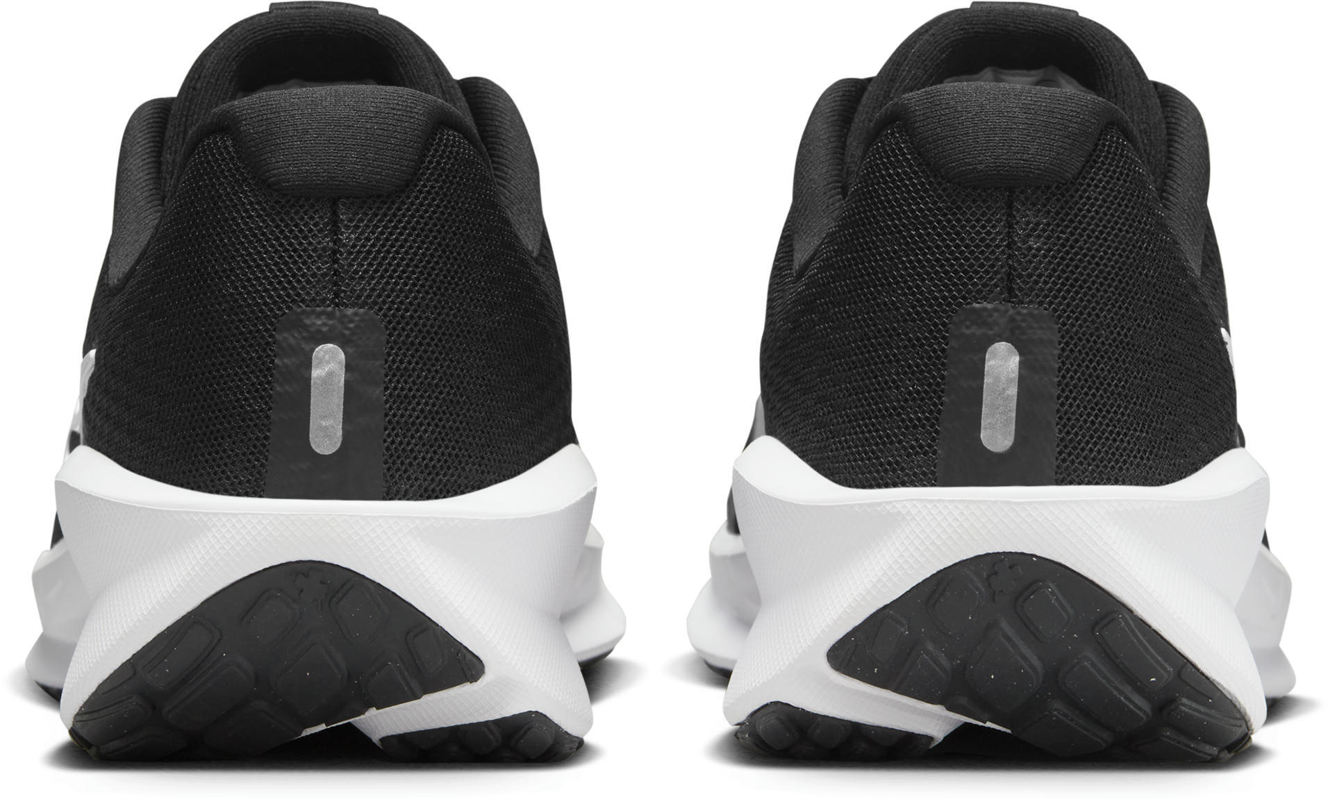 Кроссовки женские Nike W Downshifter 13 FD6476-001 38 (7 US) черные фото 