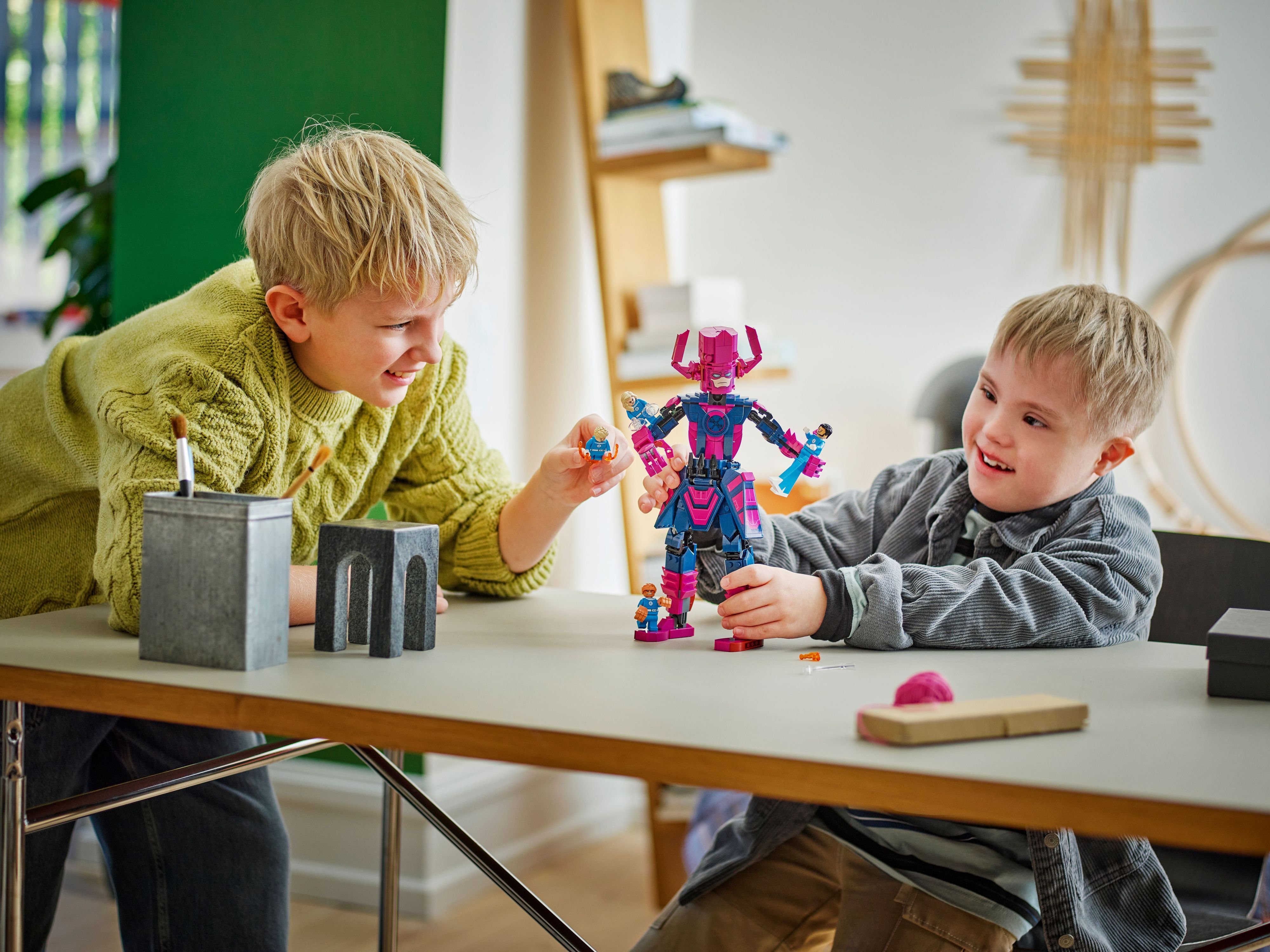 LEGO 76316 Super Heroes Marvel Фантастическая четверка против Галактуса фото 6