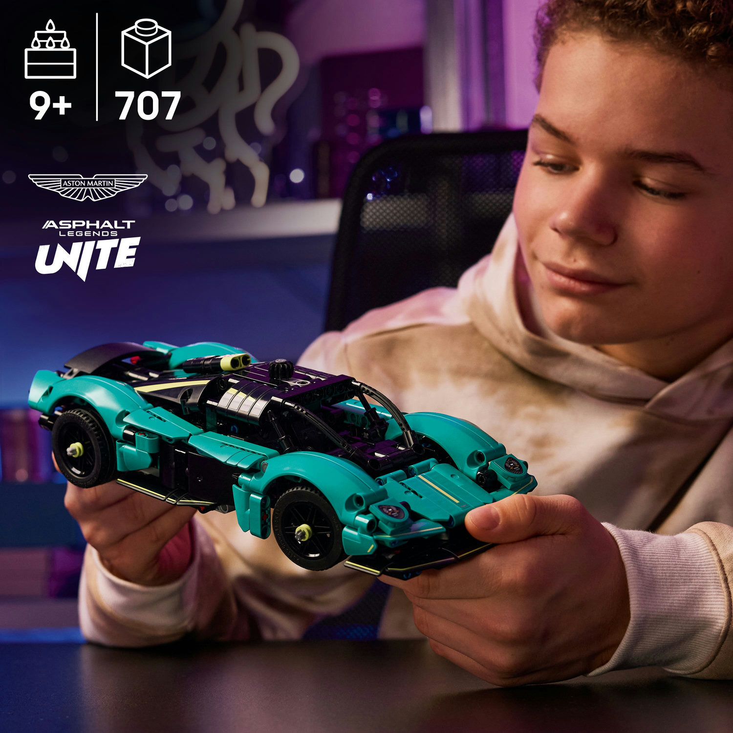 LEGO 42208 Technic Aston Martin Valkyrie фото